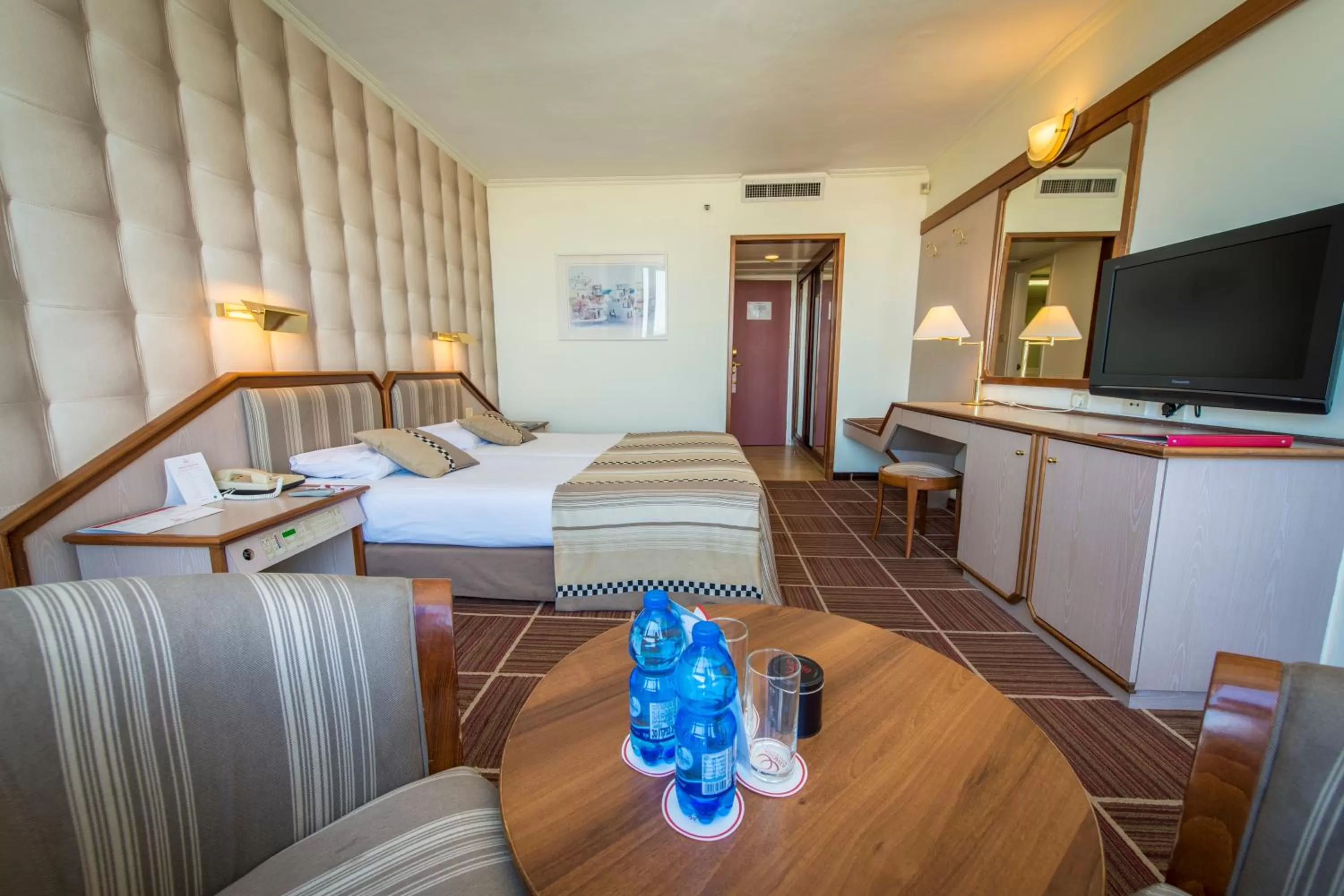 Bed in Shalom Jerusalem Hotel