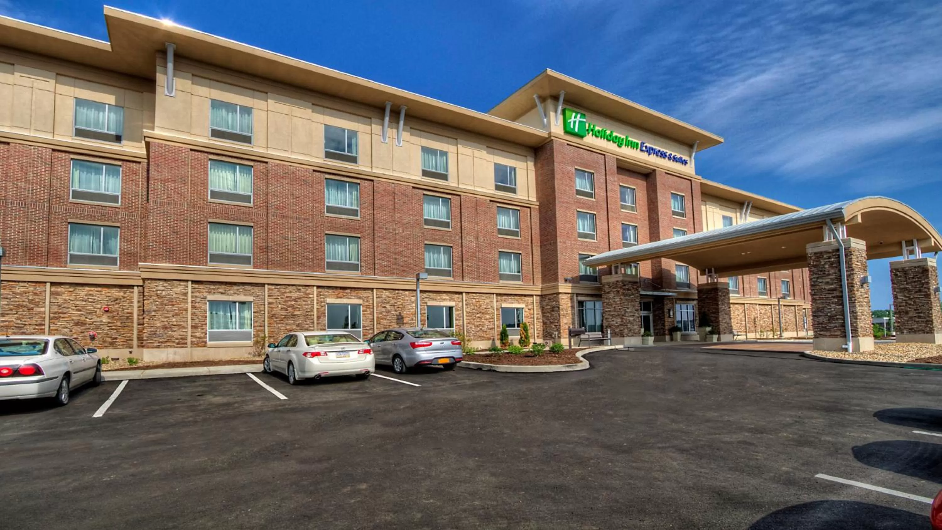 Property building in Holiday Inn Express & Suites Pittsburgh SW/Southpointe by IHG