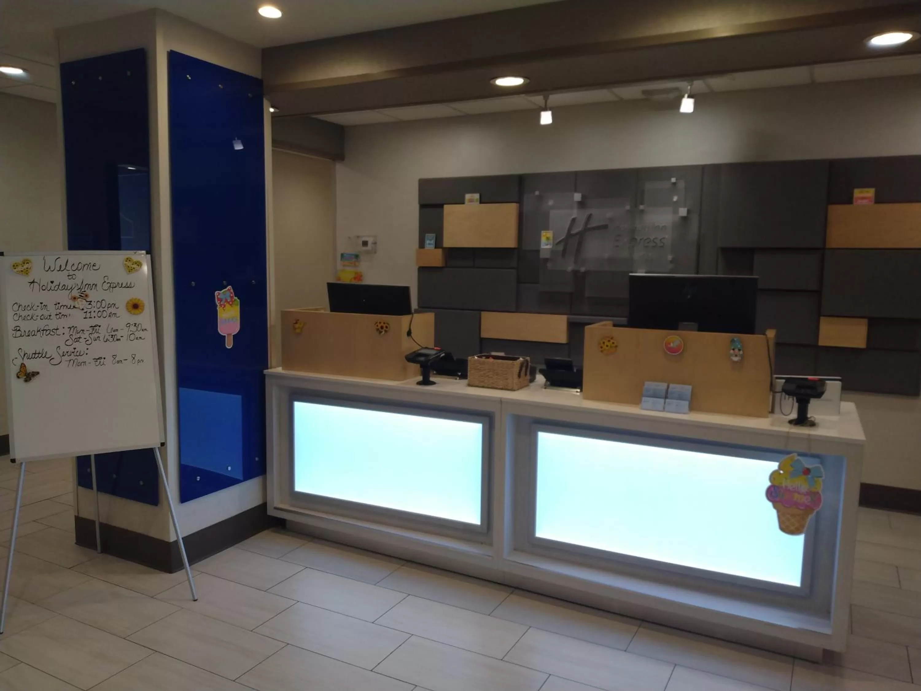 Lobby or reception in Holiday Inn Express Hotel & Suites Albuquerque Midtown by IHG