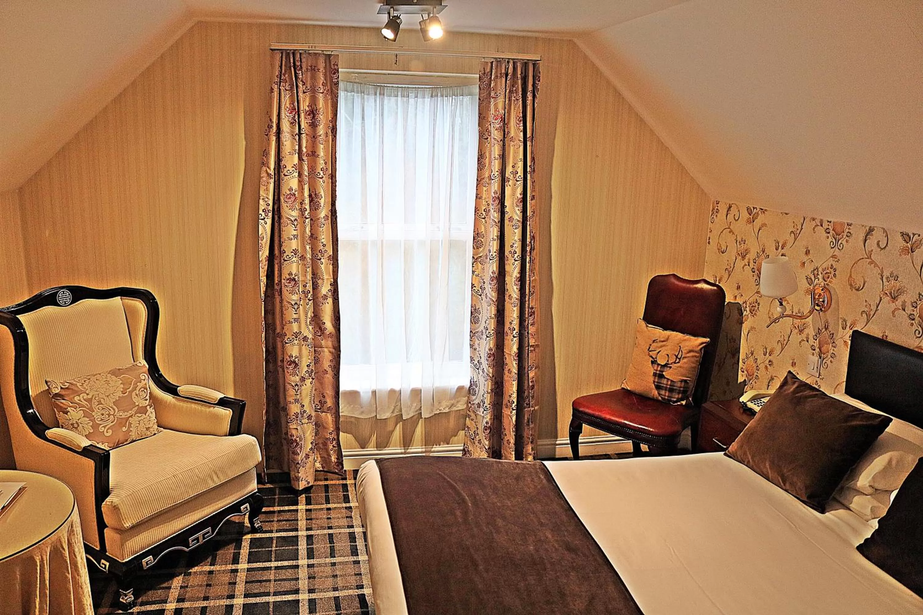 Photo of the whole room, Bed in Muthu Belstead Brook Hotel