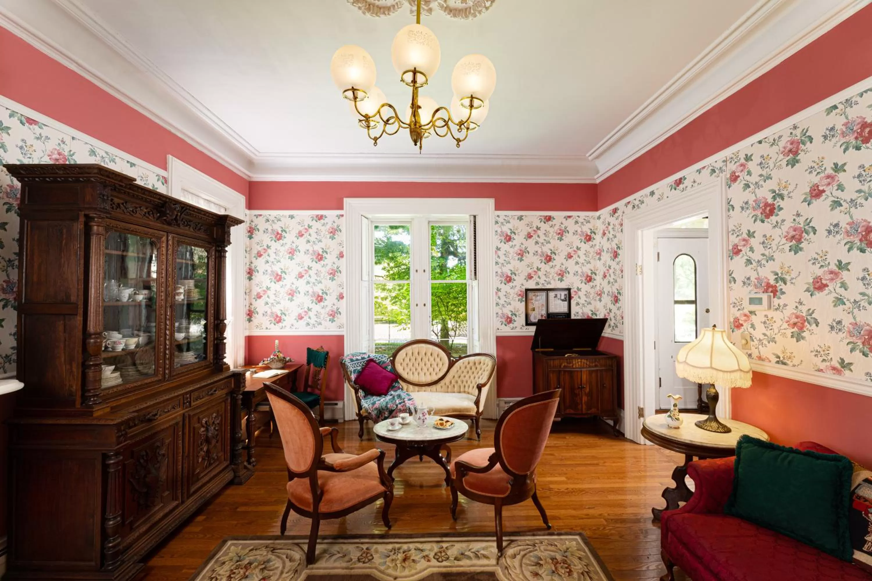 Living room in Rosemont Inn