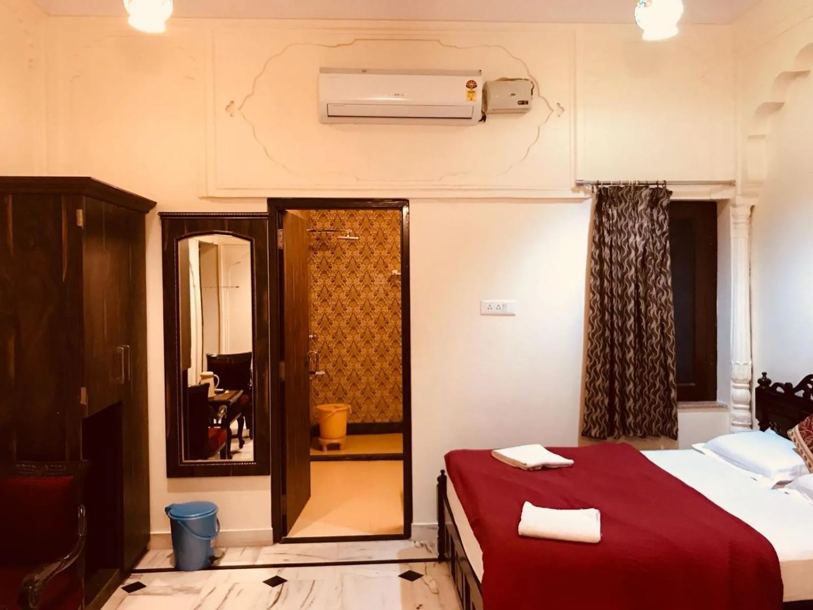 Living room, Bed in Hotel Kalyan