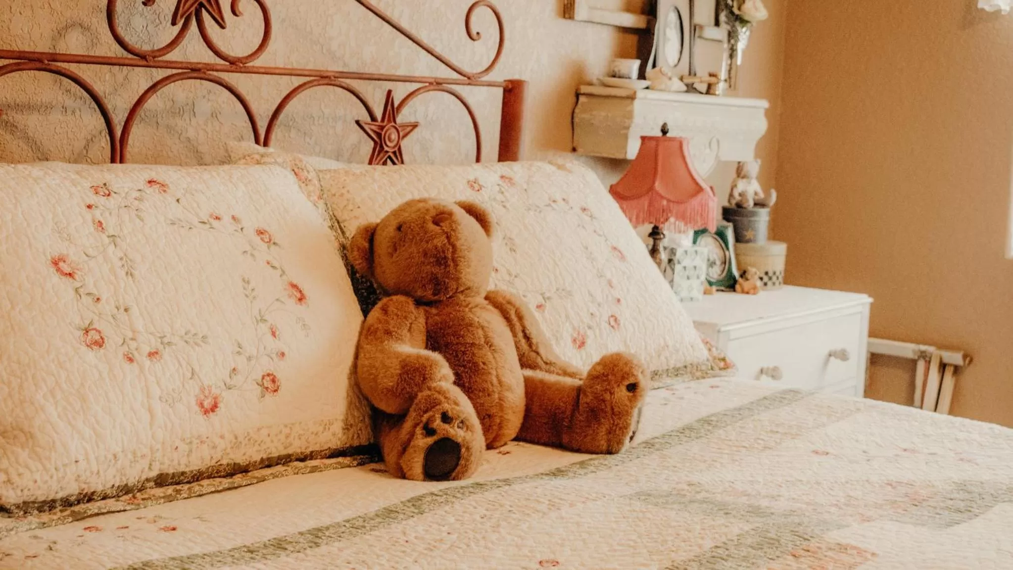 Decorative detail, Bed in Casa del Rio Bed and Breakfast