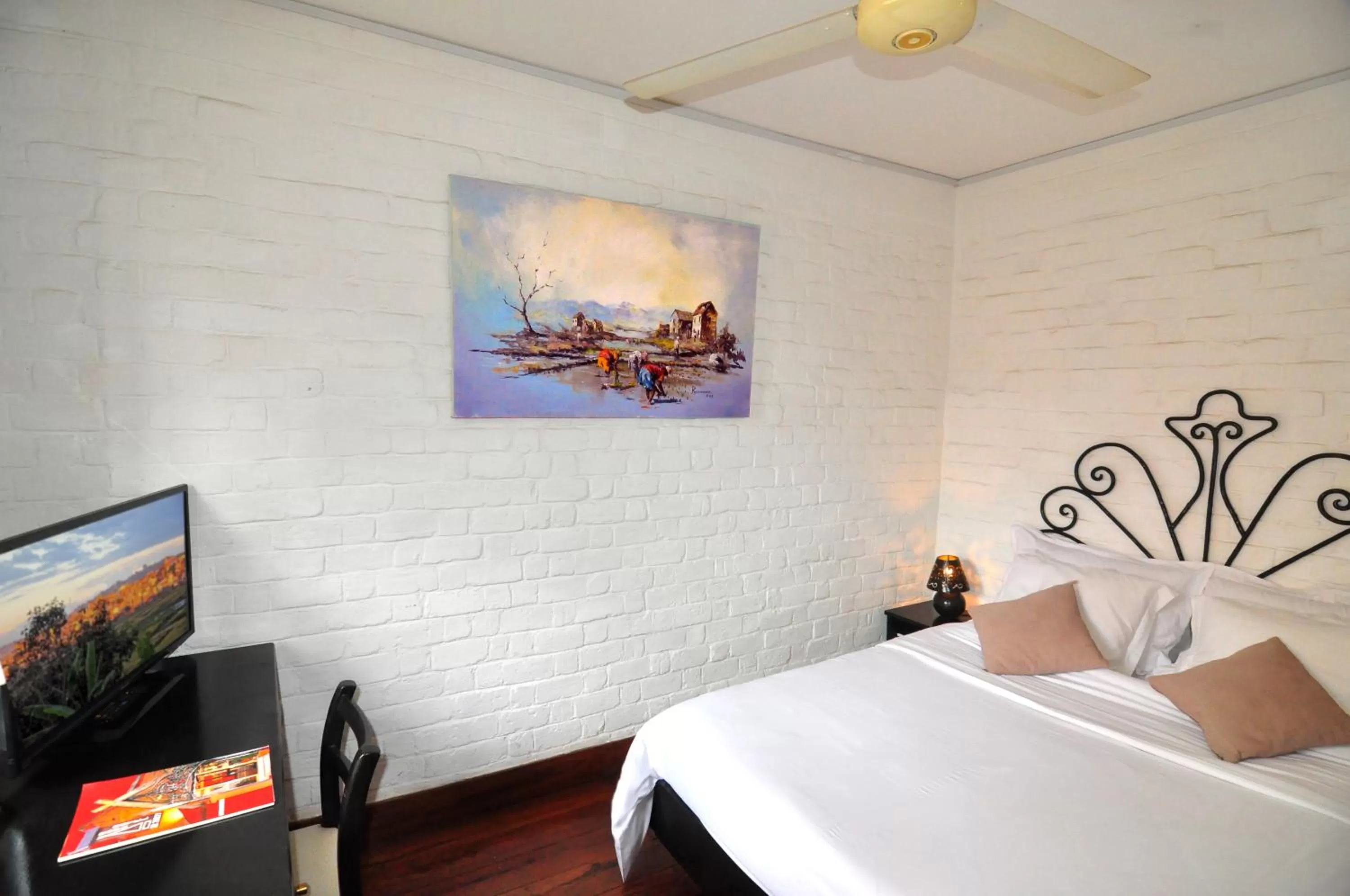 Photo of the whole room, Bed in Rova Hotel