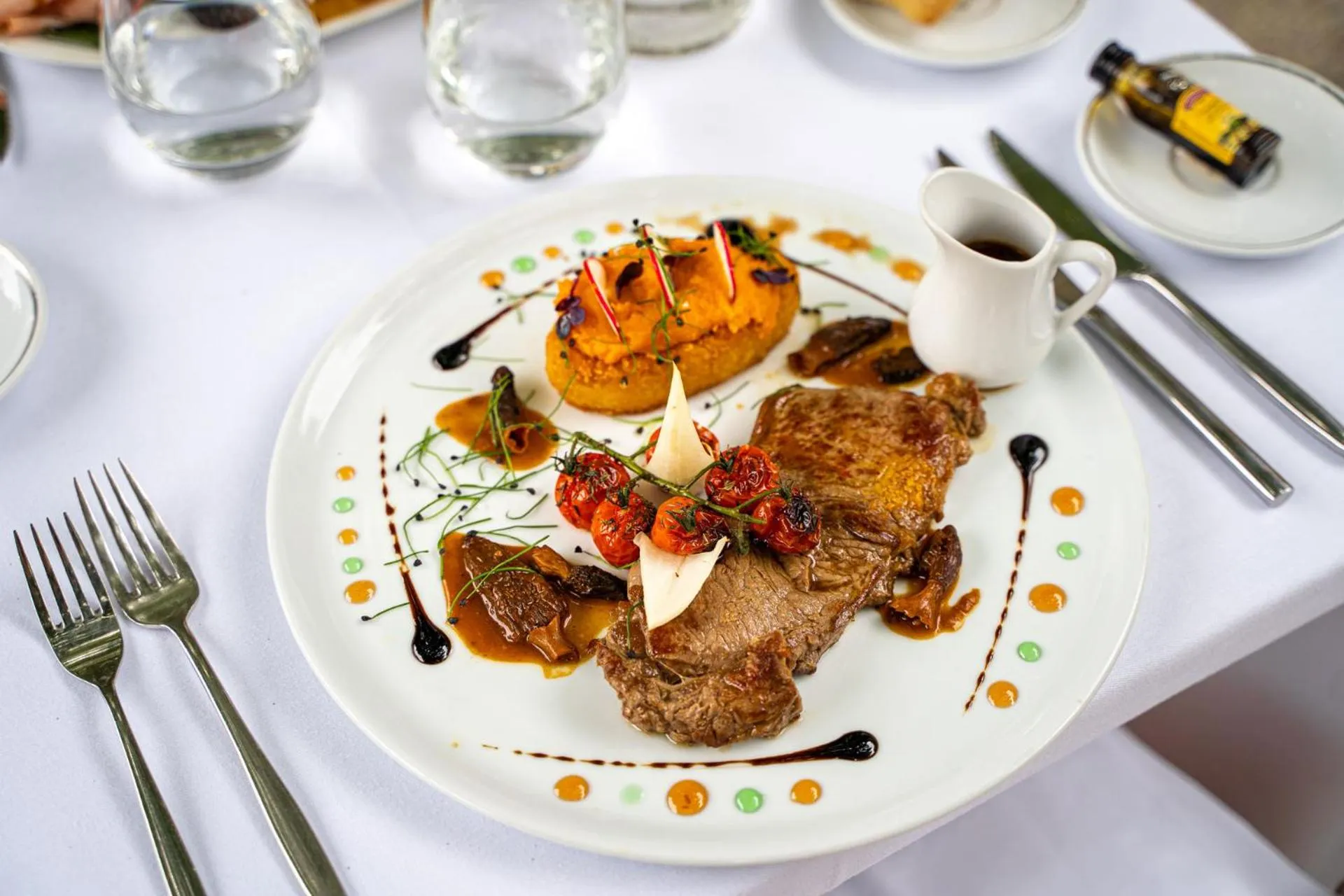 Restaurant/places to eat in Moulin de Vernègues Hôtel & Spa