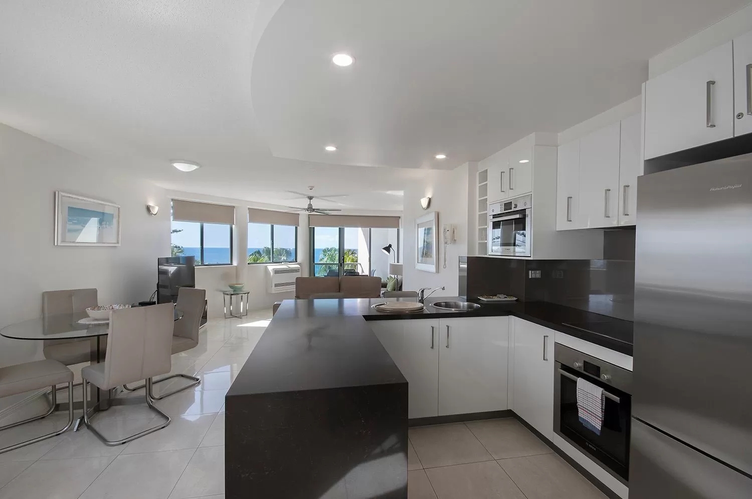 Kitchen or kitchenette in Malibu Apartments