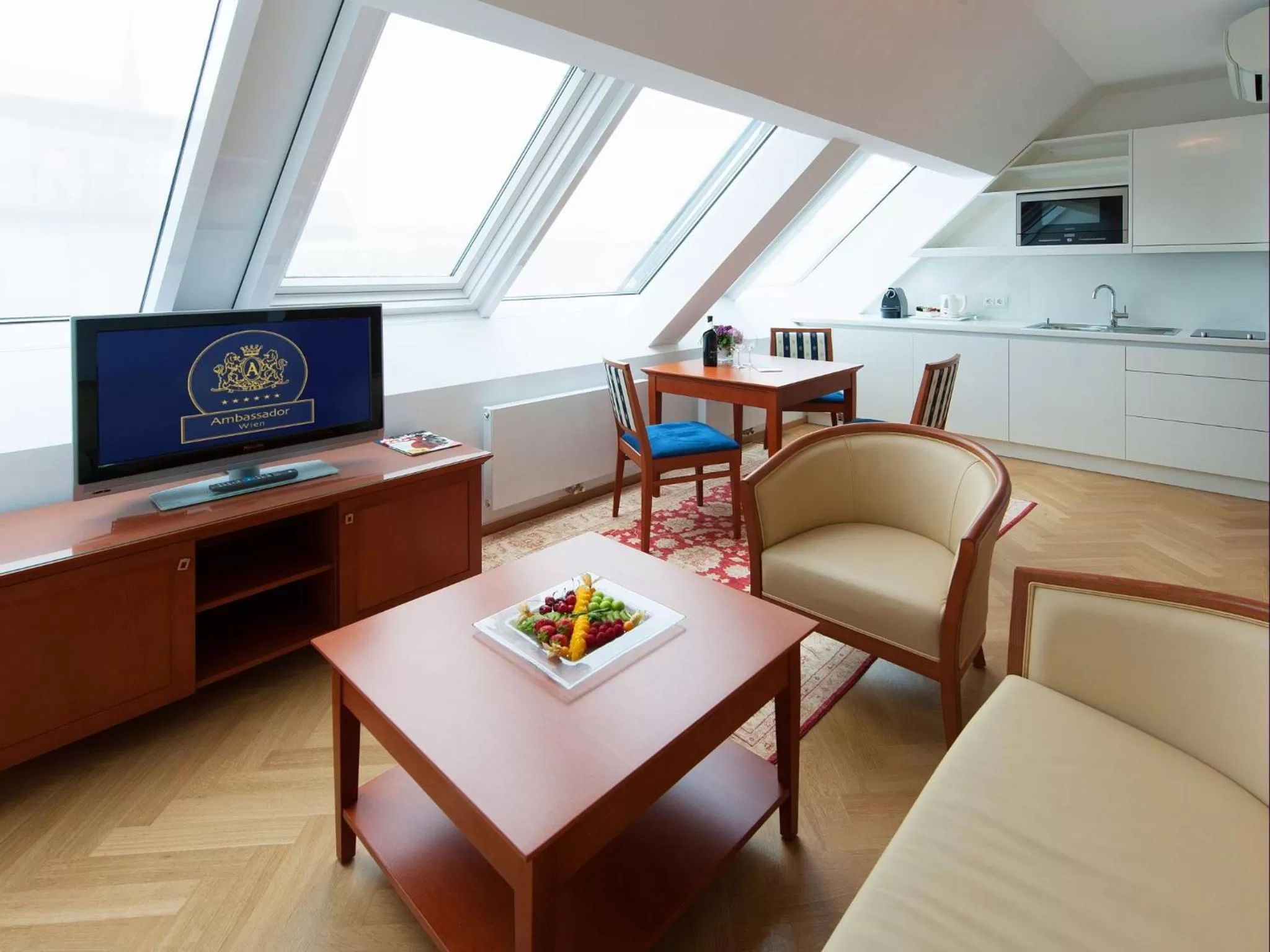 Photo of the whole room in Hotel Ambassador