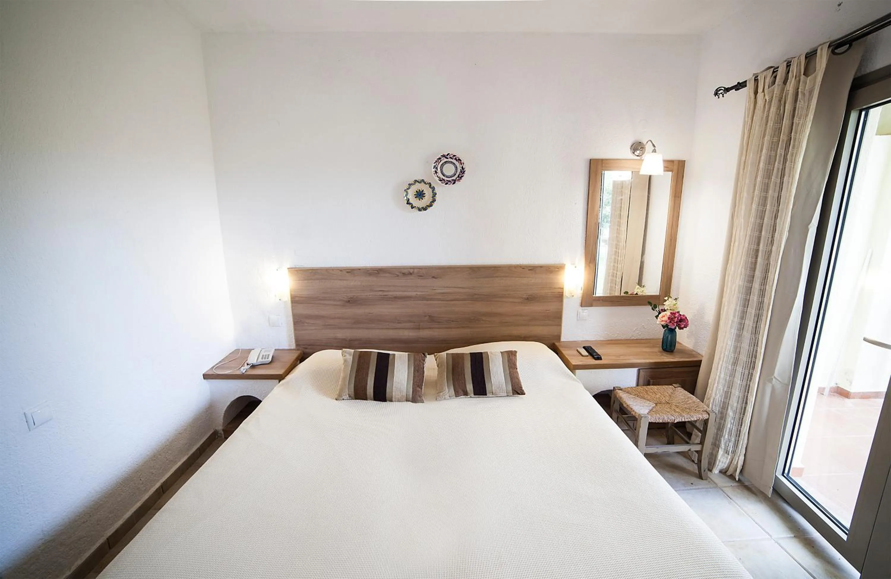 Photo of the whole room, Bed in Elpida Village