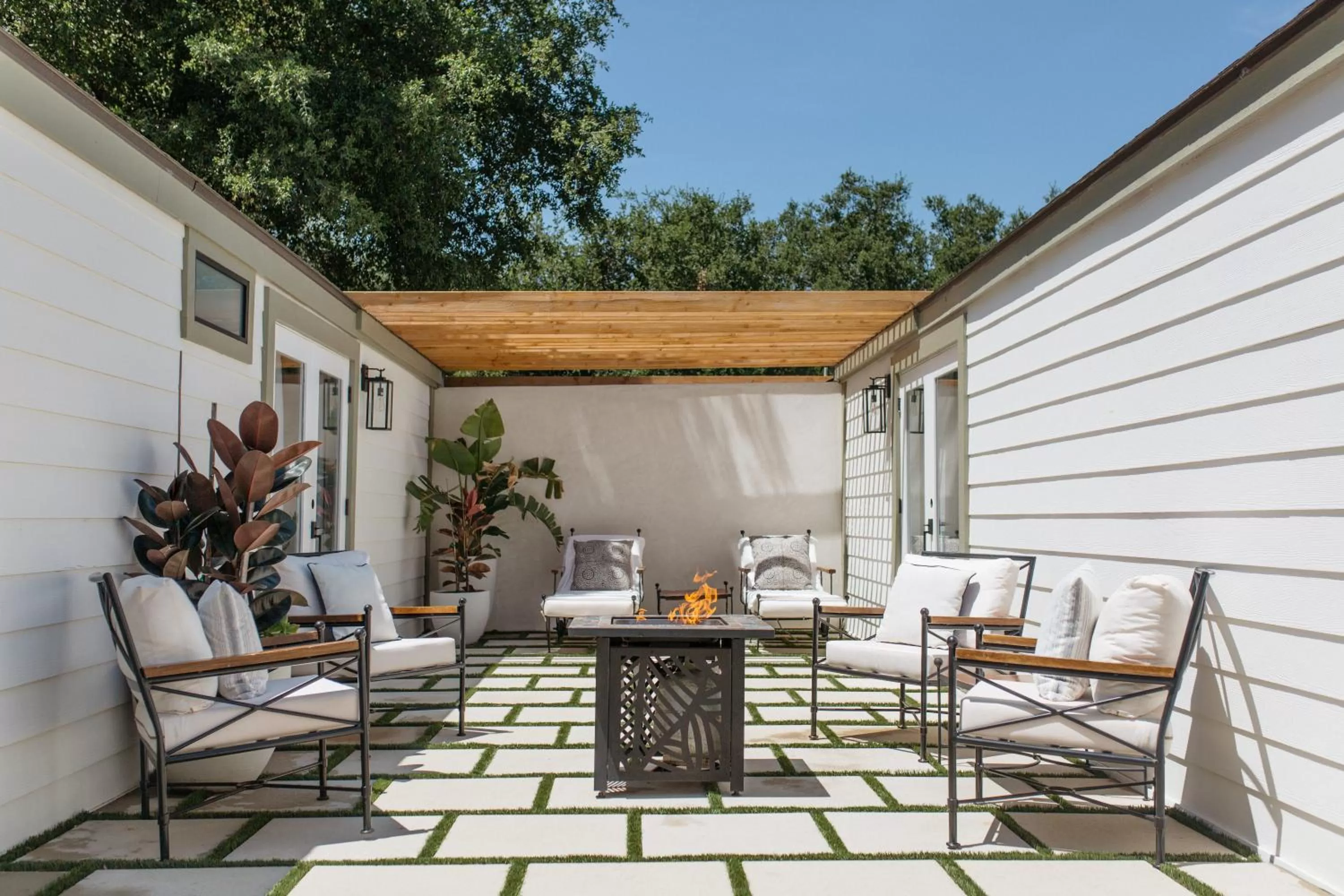 Inner courtyard view in CALAMIGOS RANCH Resort & Spa