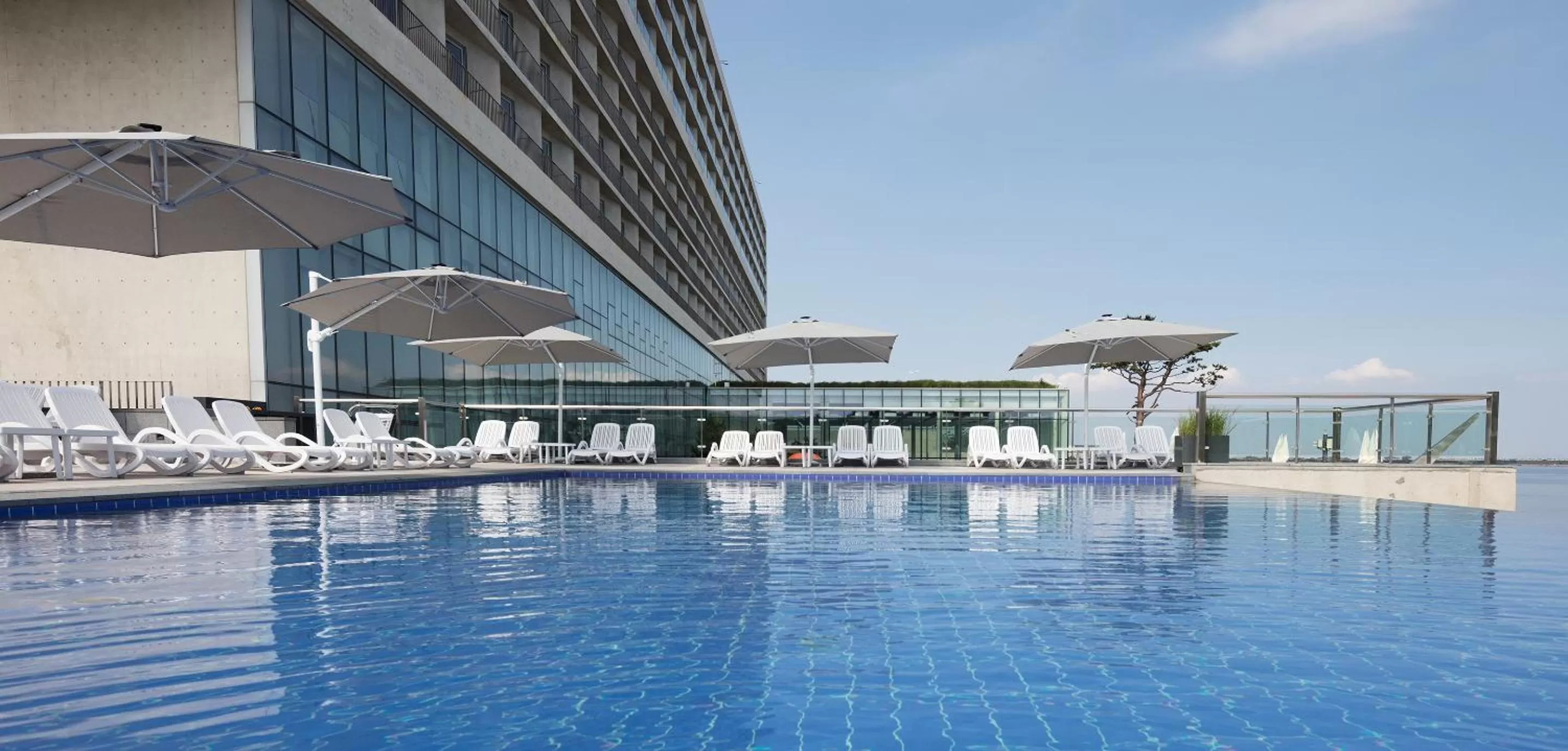 Swimming pool in Nest Hotel Incheon