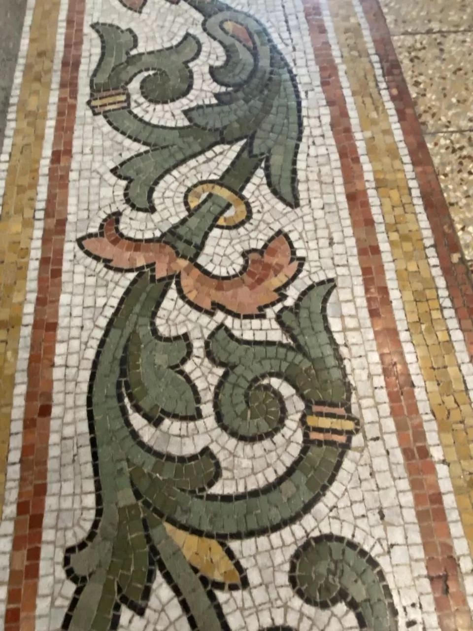 Lobby or reception in The Originals Boutique, Hôtel Terminus, Bourg-en-Bresse Gare