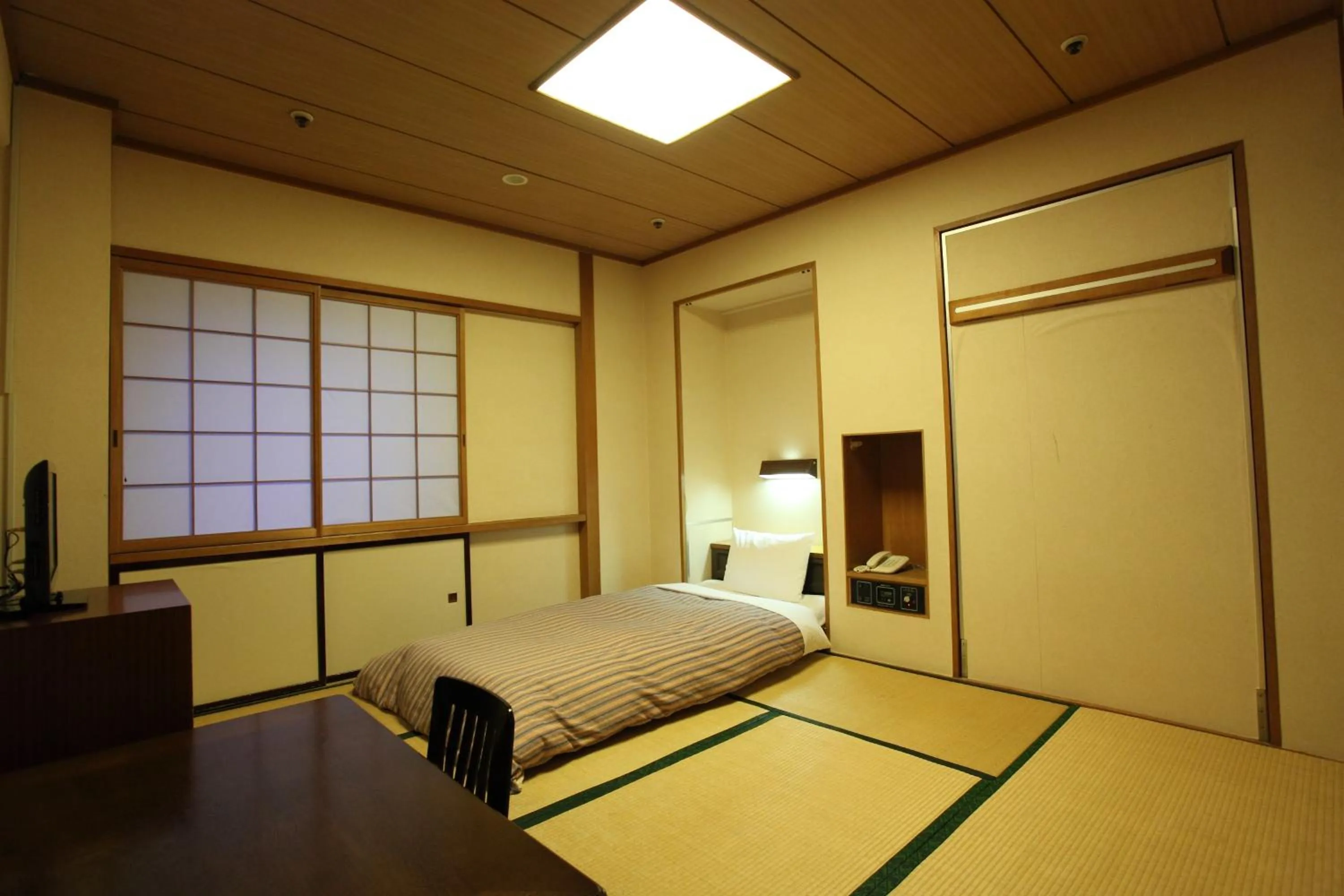 Photo of the whole room, Bed in Hirosaki Park Hotel