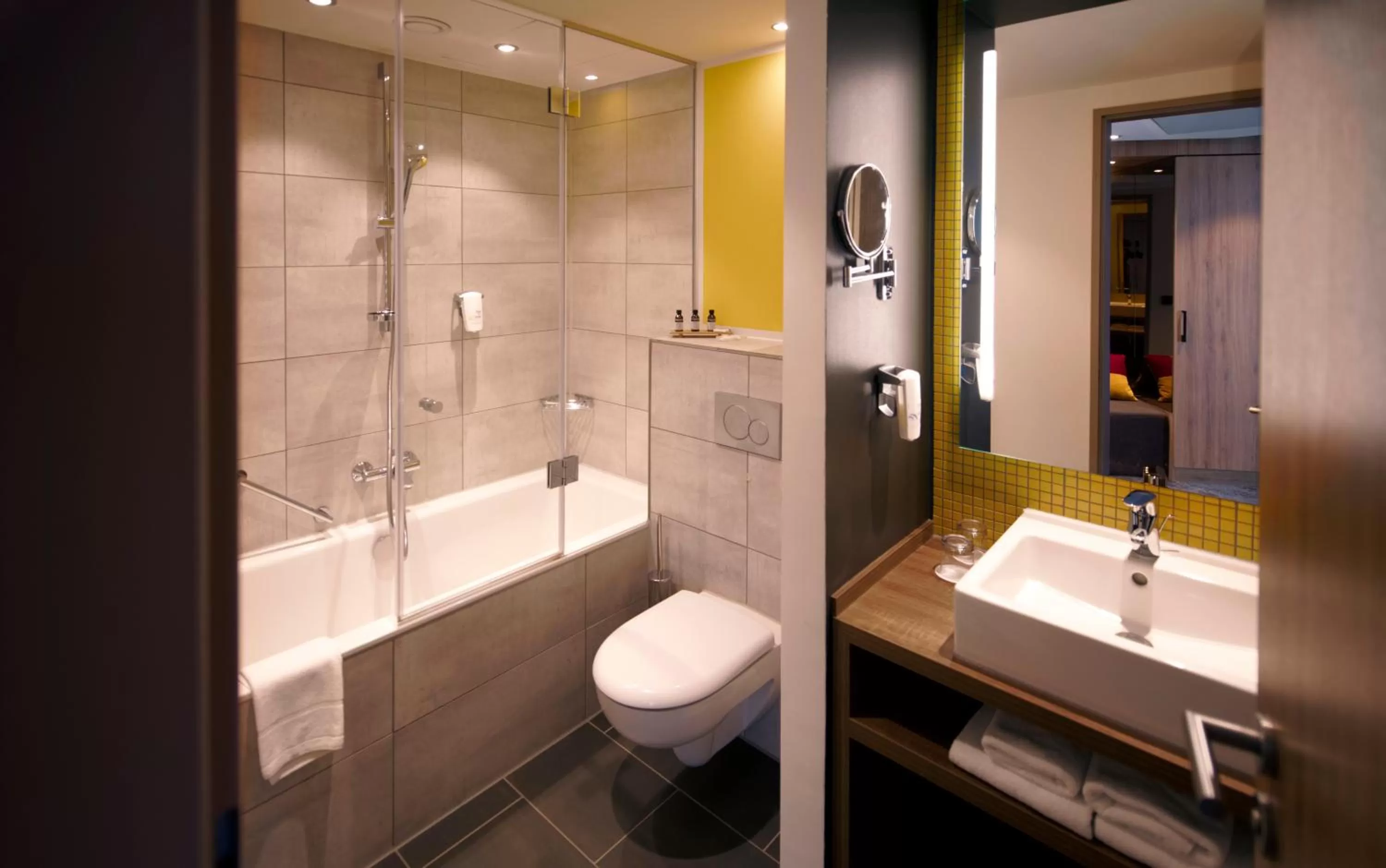 Shower in Holiday Inn - Hamburg - HafenCity by IHG