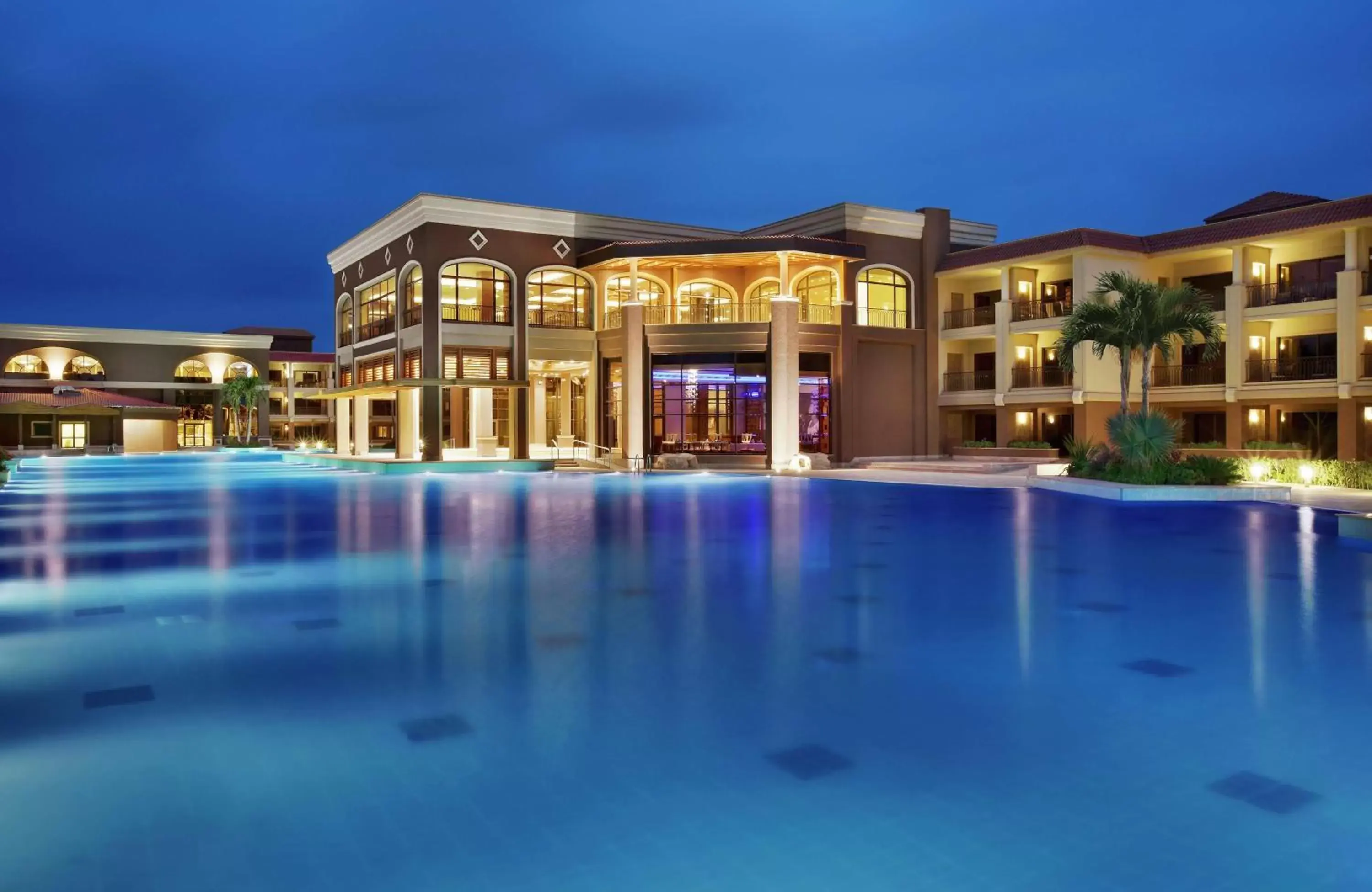 Twin Room with Balcony in Hilton Alexandria King's Ranch Hotel Twin Room with Balcony in Hilton Alexandria King's Ranch Hotel