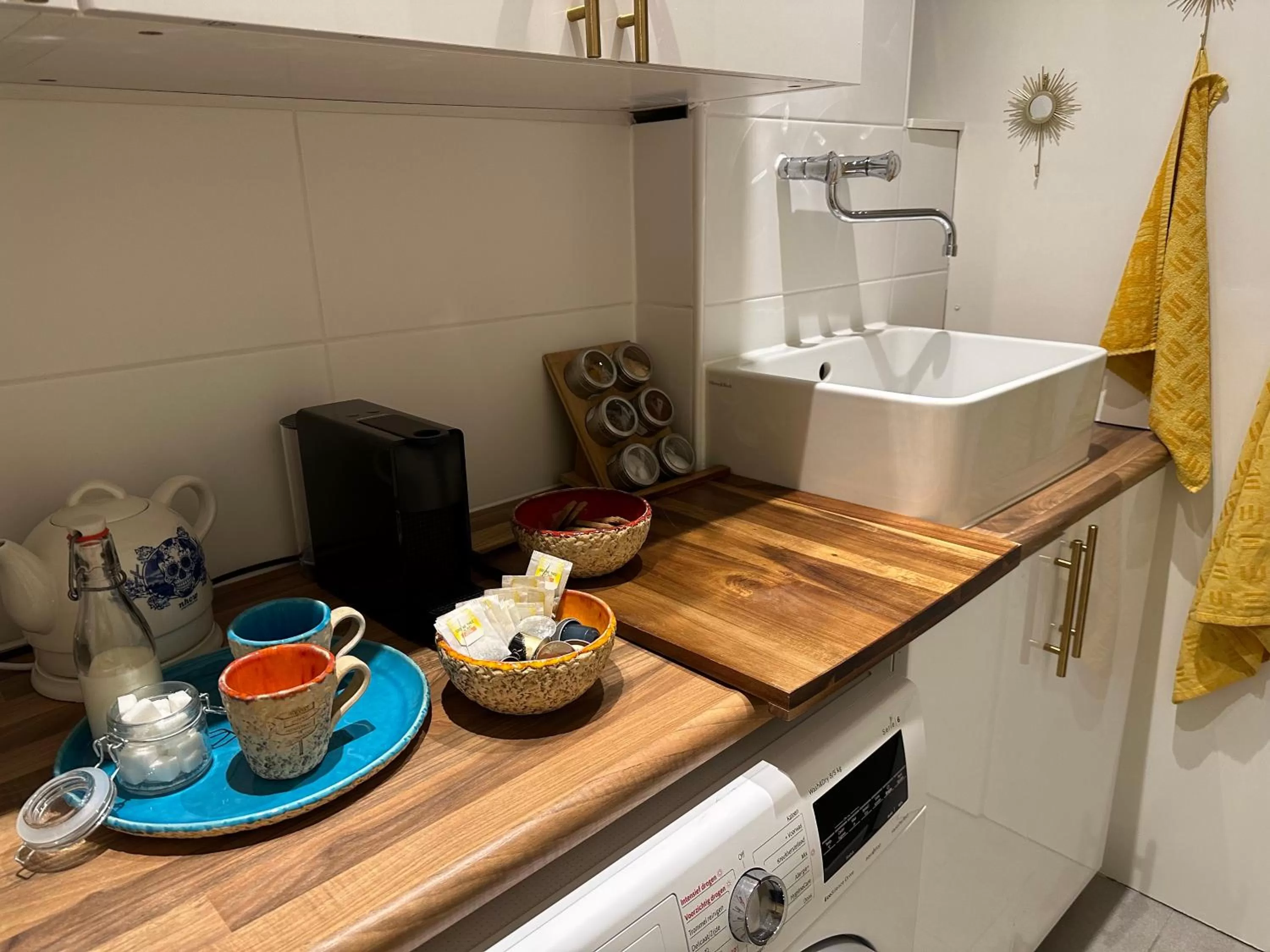 Kitchen or kitchenette, Kitchen/Kitchenette in Heaven in East B&B