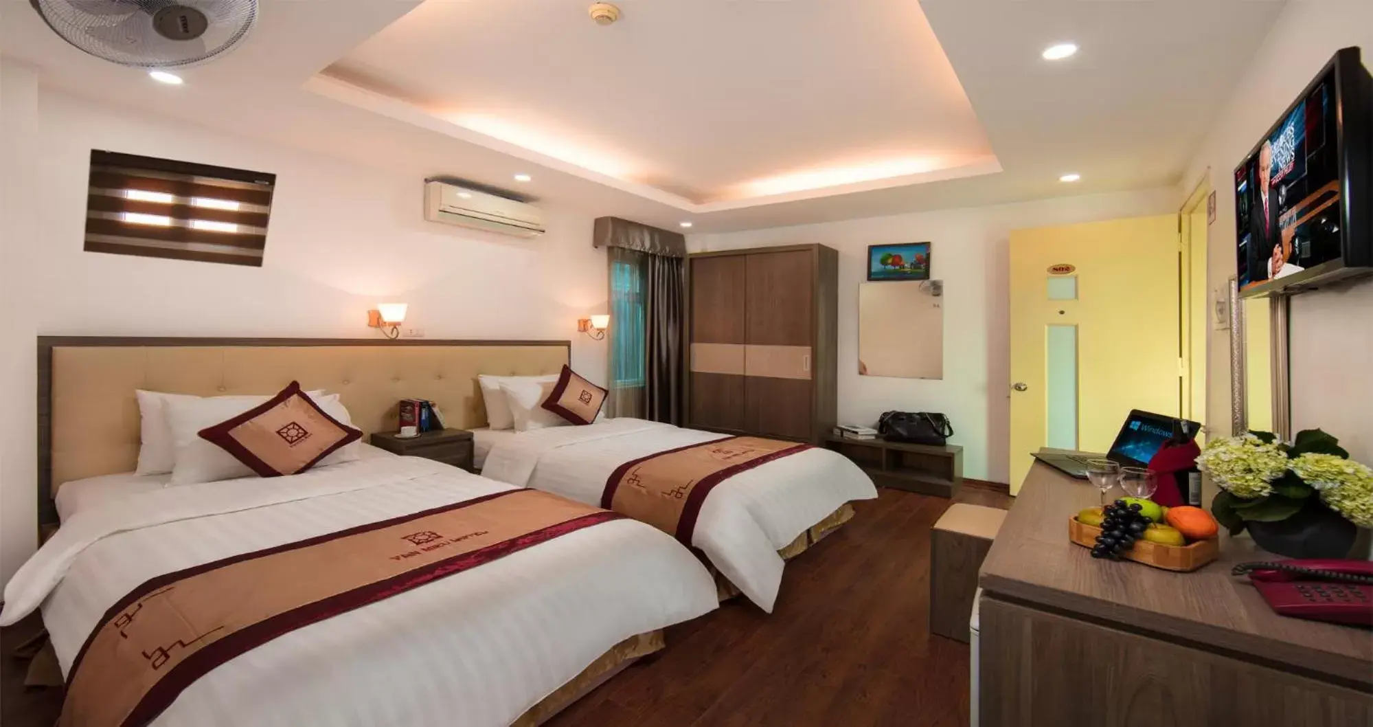 Deluxe Twin Room in Van Mieu Hotel Deluxe Twin Room in Van Mieu Hotel