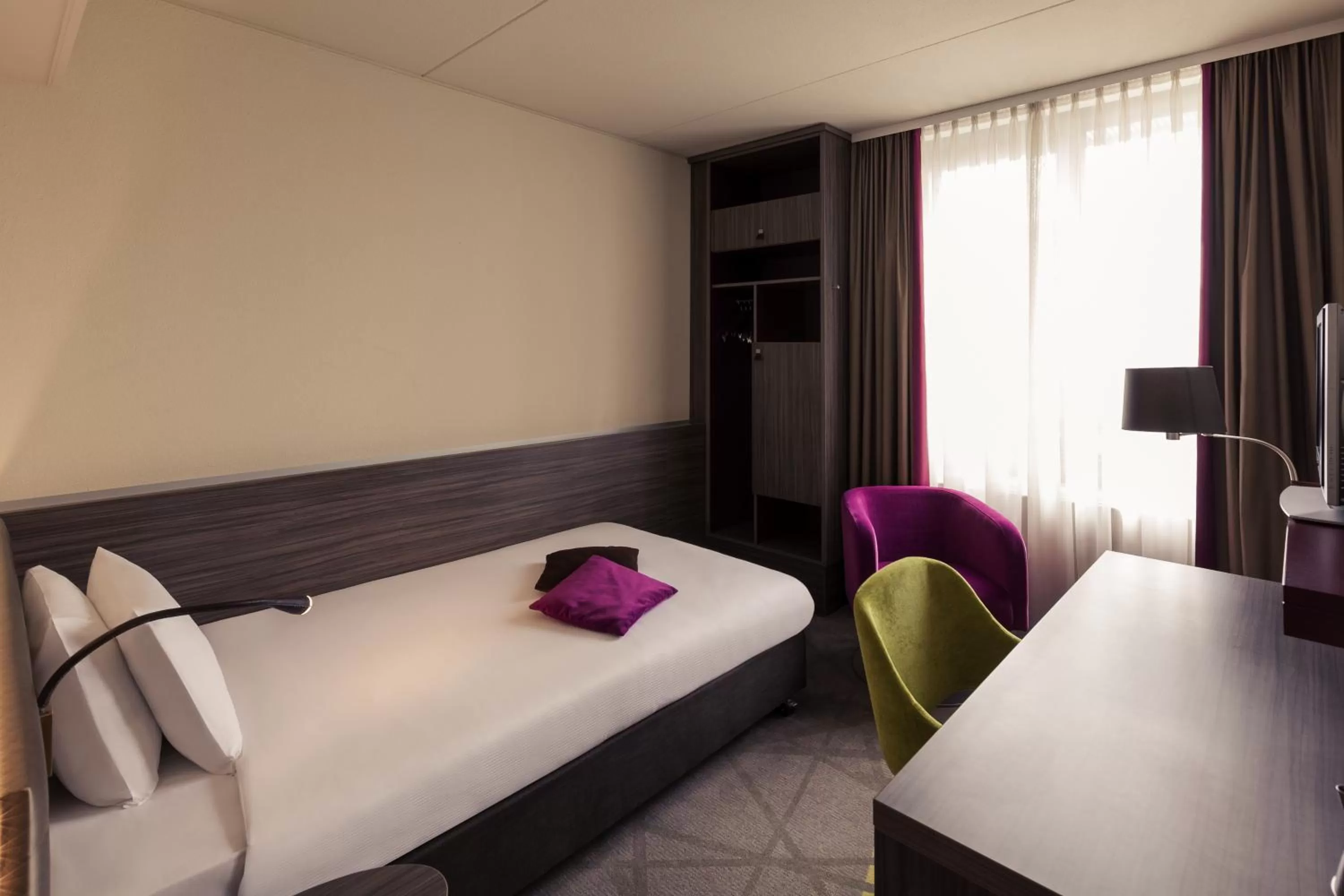 Photo of the whole room, Bed in Mercure Hotel Groningen Martiniplaza