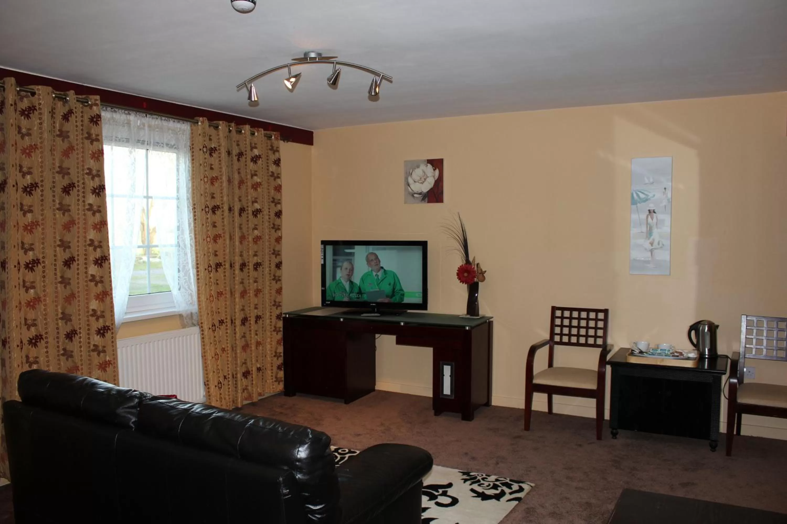 Photo of the whole room in Desalis Hotel London Stansted