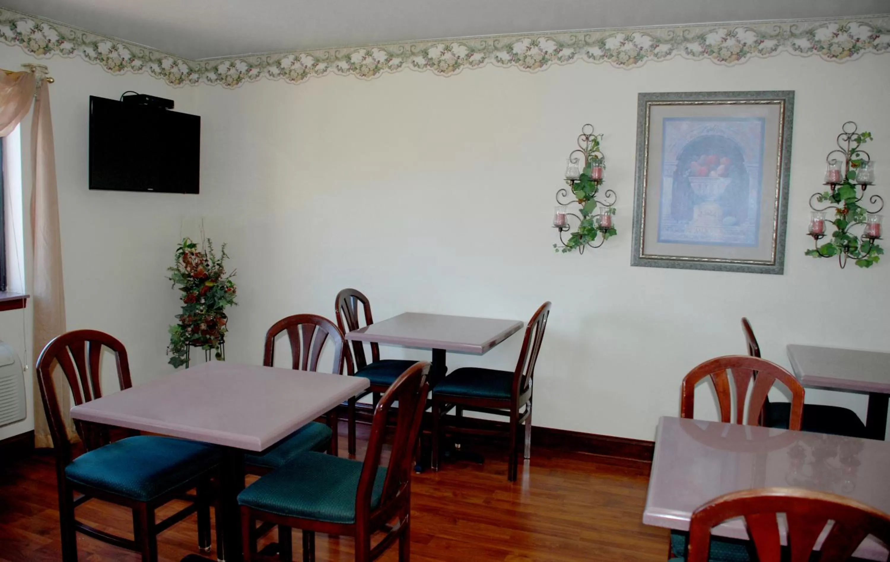 Communal kitchen in Days Inn by Wyndham Dyersburg