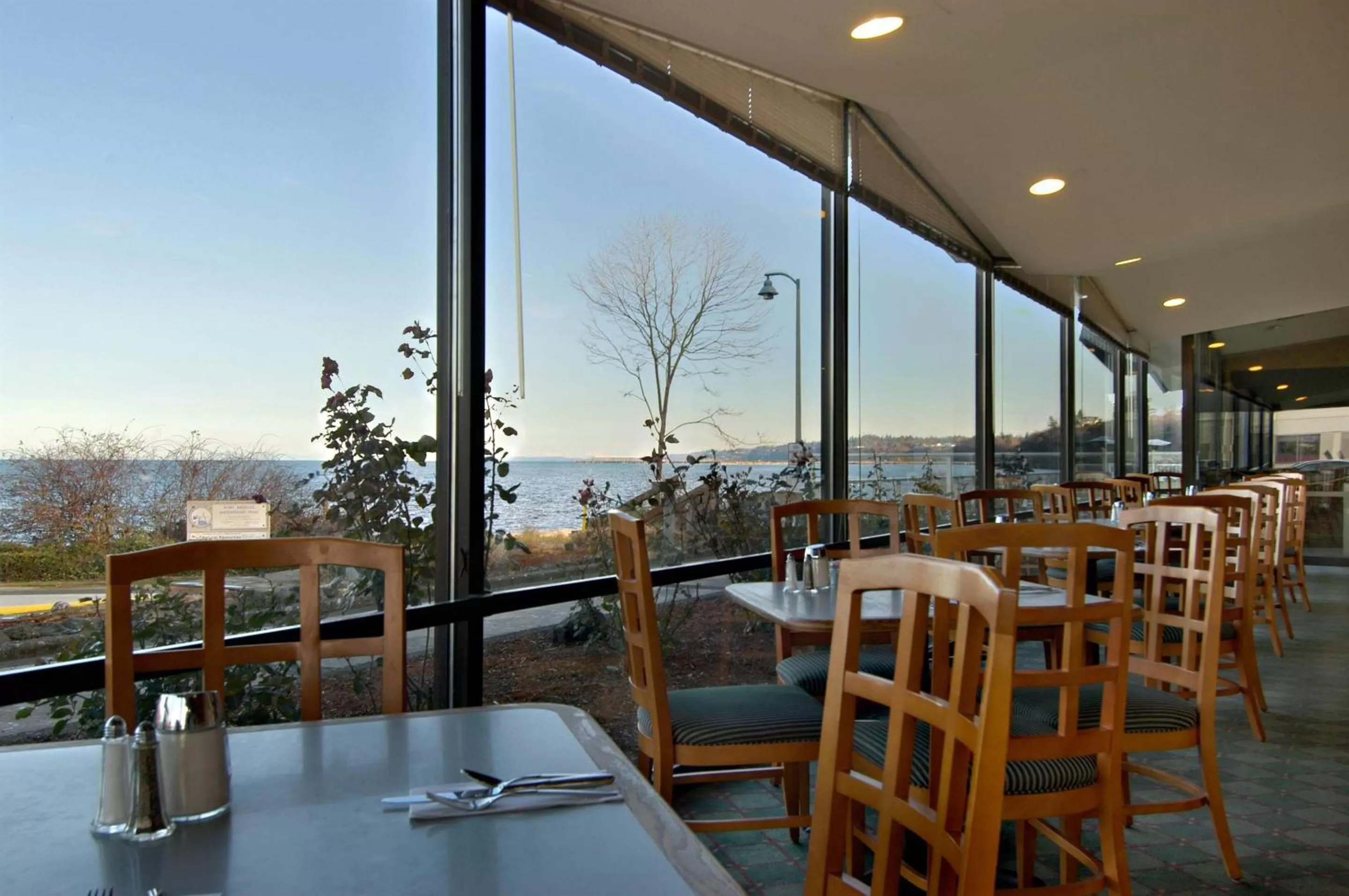 Restaurant/places to eat in Red Lion Hotel Port Angeles Harbor