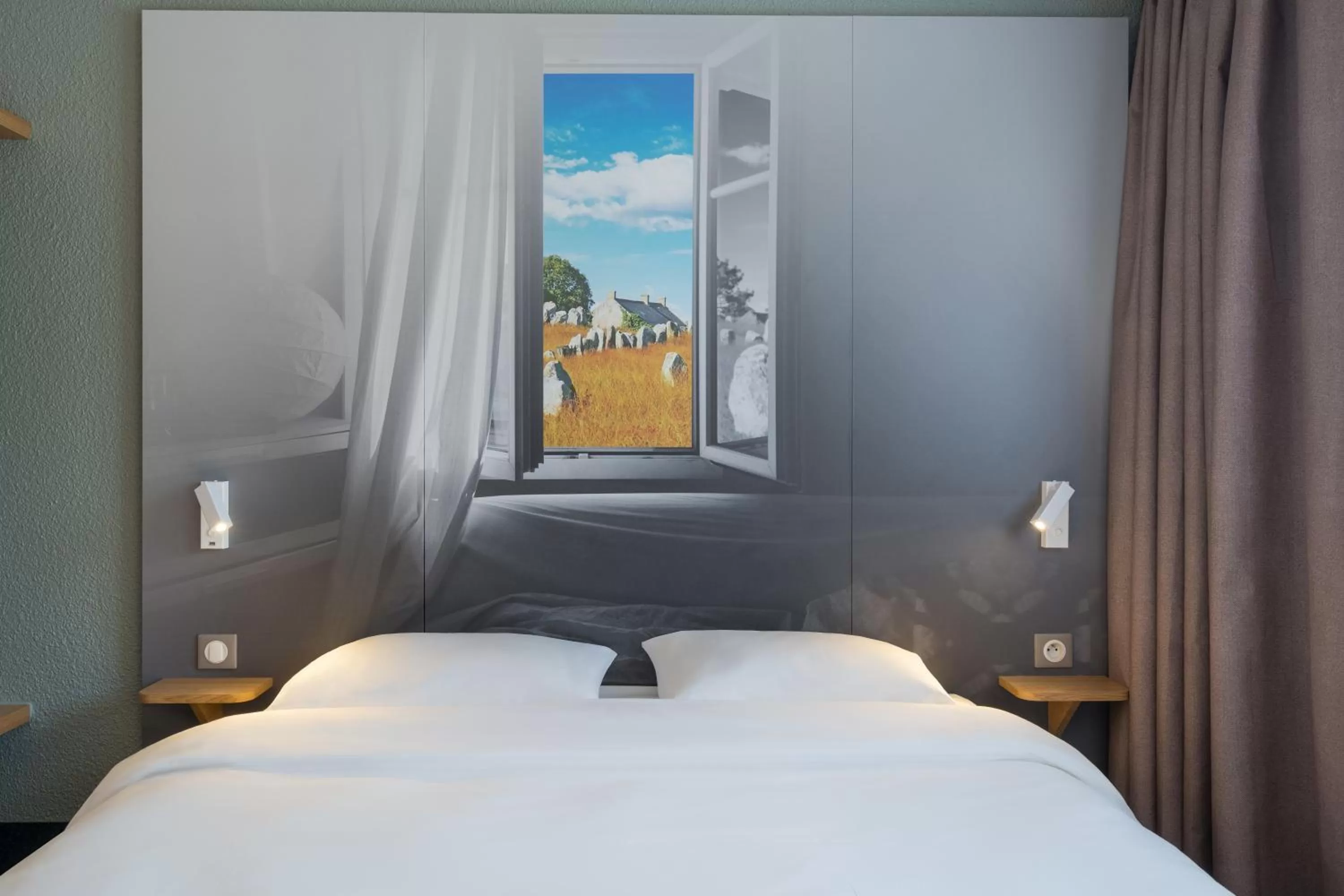 Bedroom, Bed in B&B HOTEL Auray Carnac