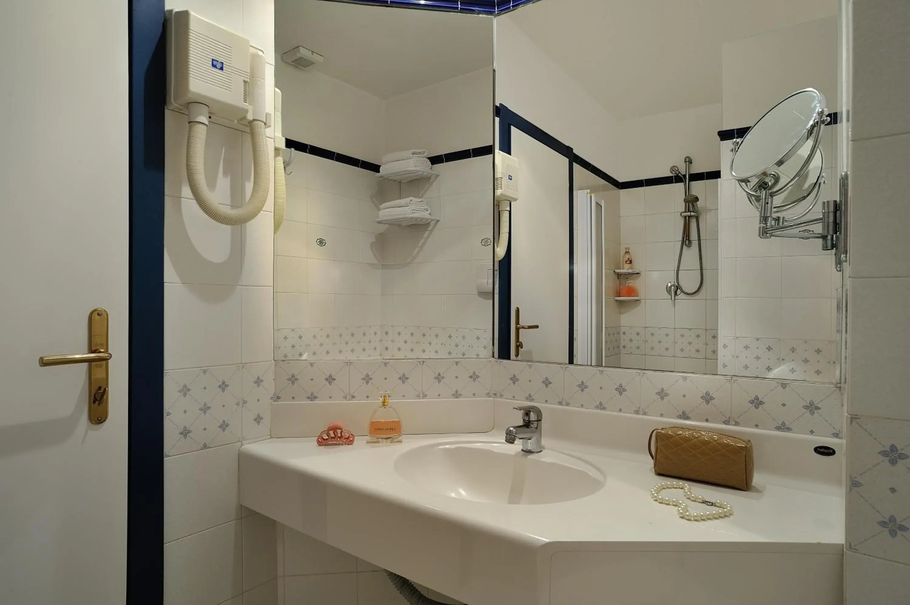 Double or Twin Room with Side Sea View in Hotel Ascot Double or Twin Room with Side Sea View in Hotel Ascot