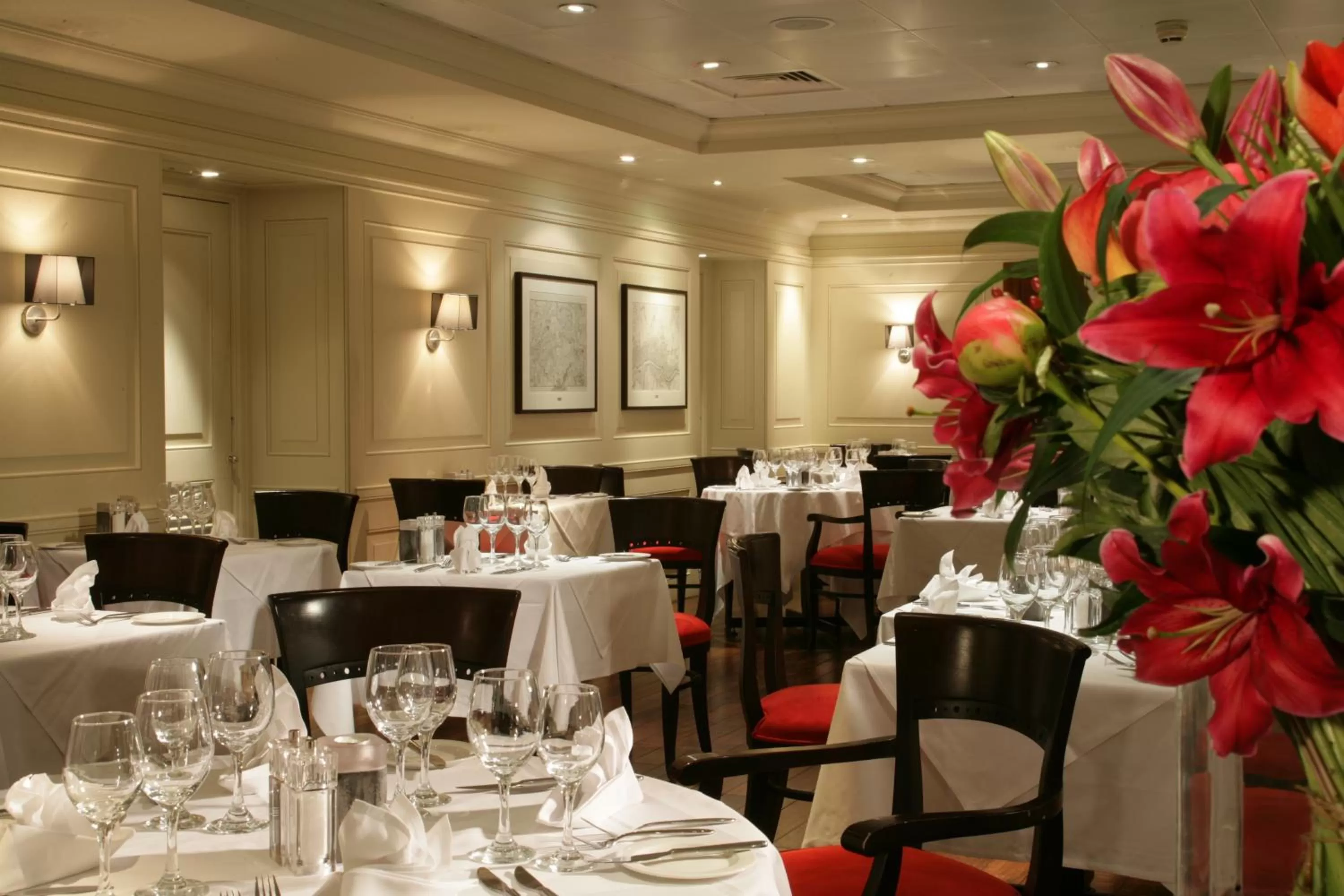 Restaurant/places to eat in London Bridge Hotel