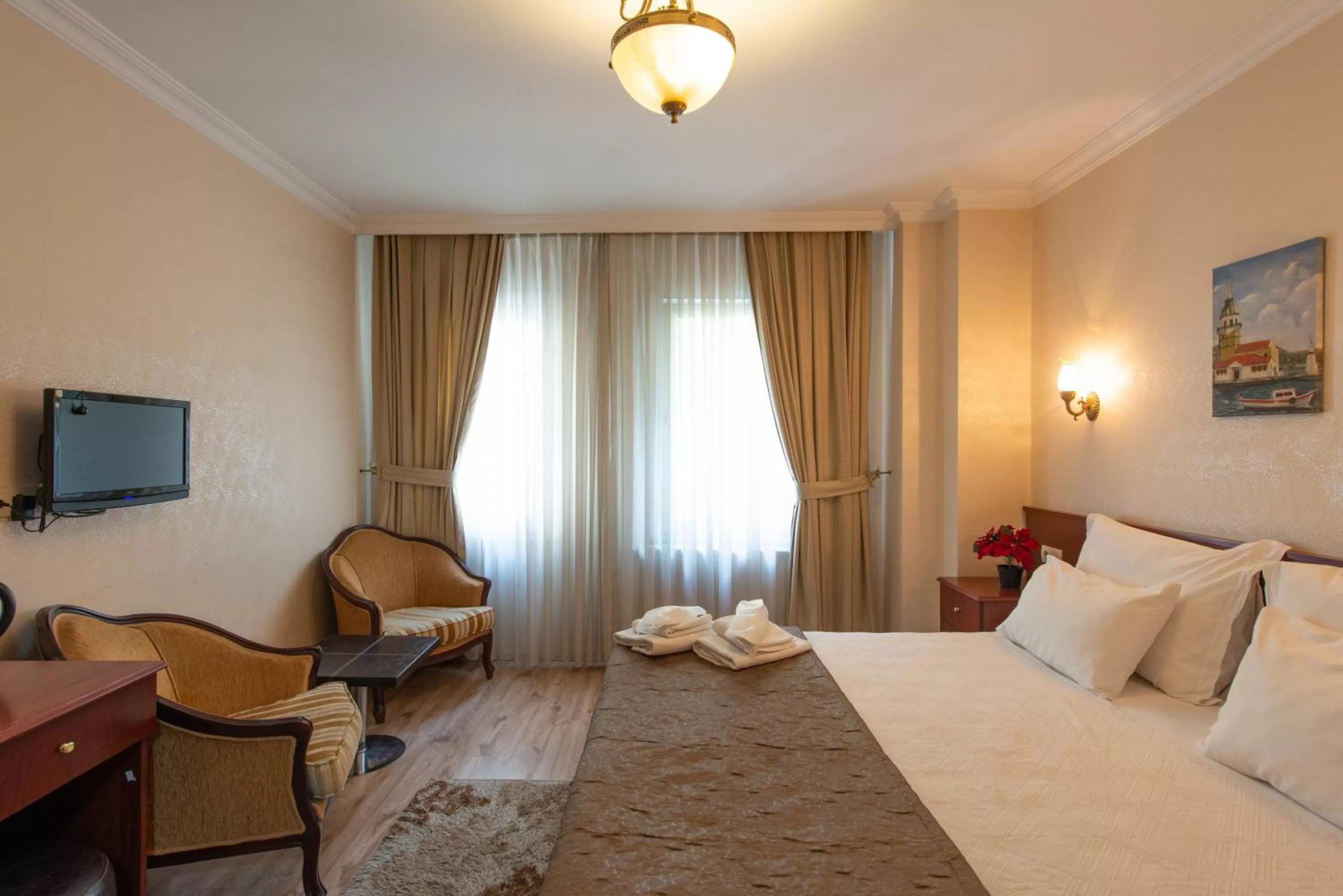 Photo of the whole room, Bed in Sultanahmet Cesme Hotel