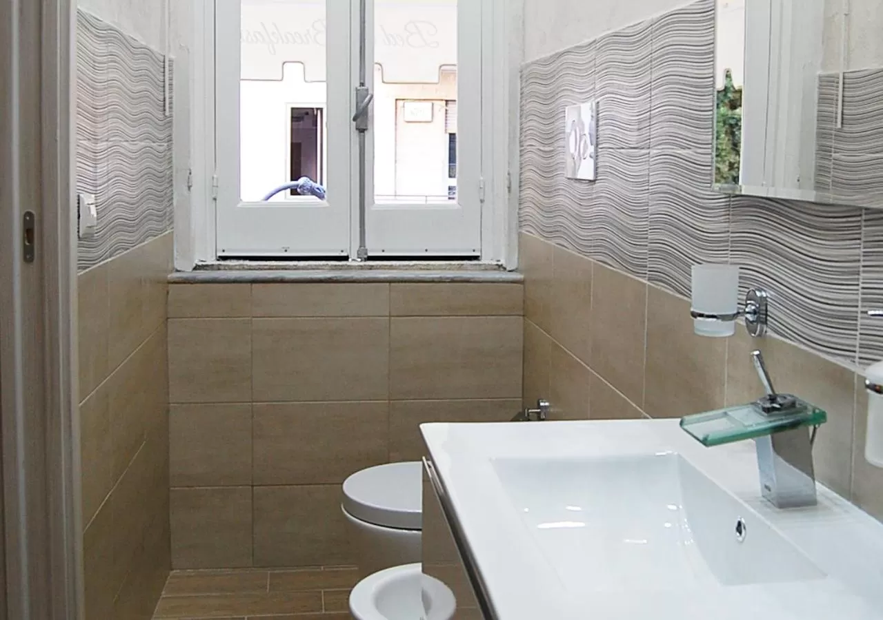 Shower in B&b Vittorio Emanuele II