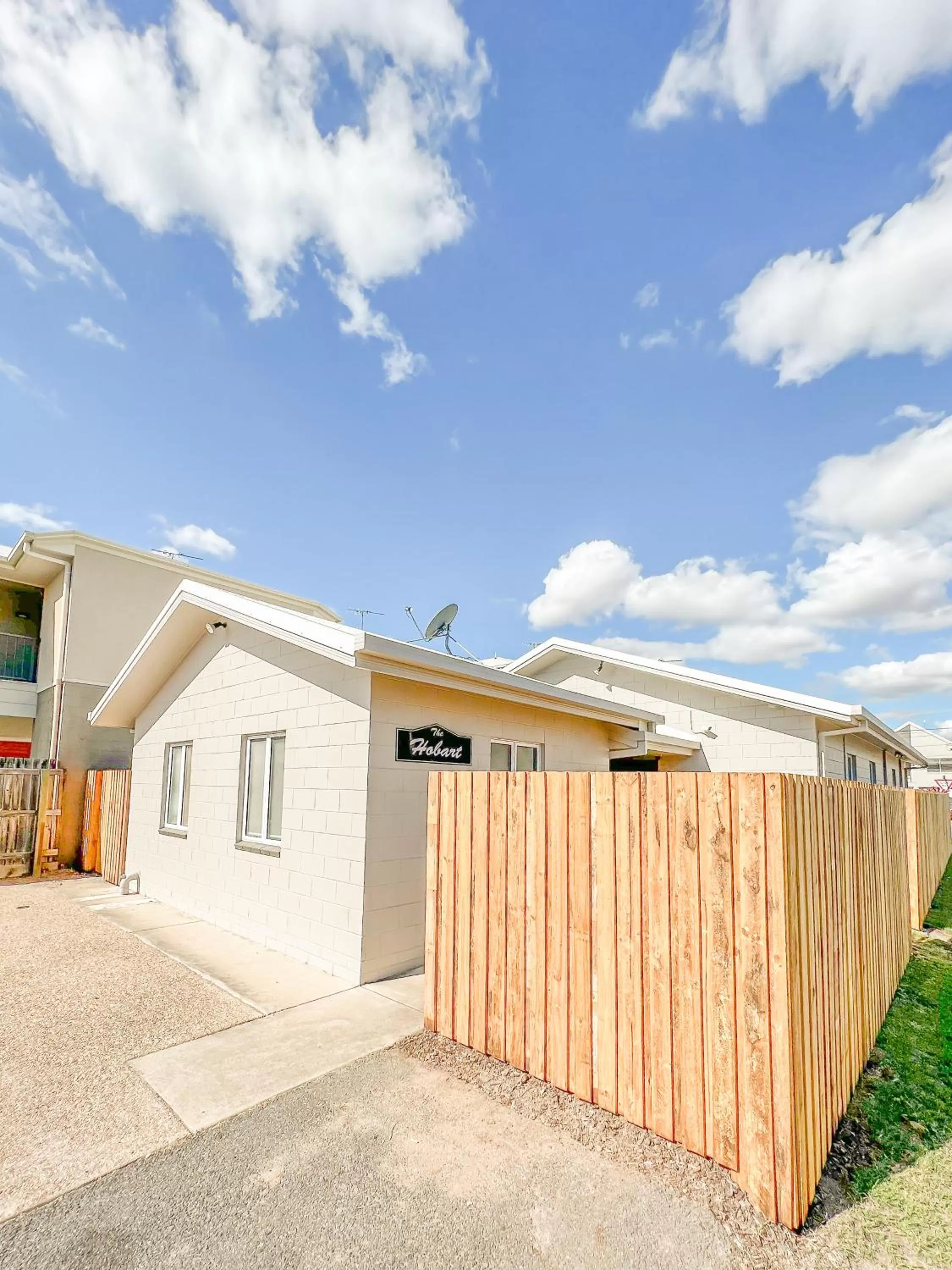 Property building in Rockhampton Serviced Apartments