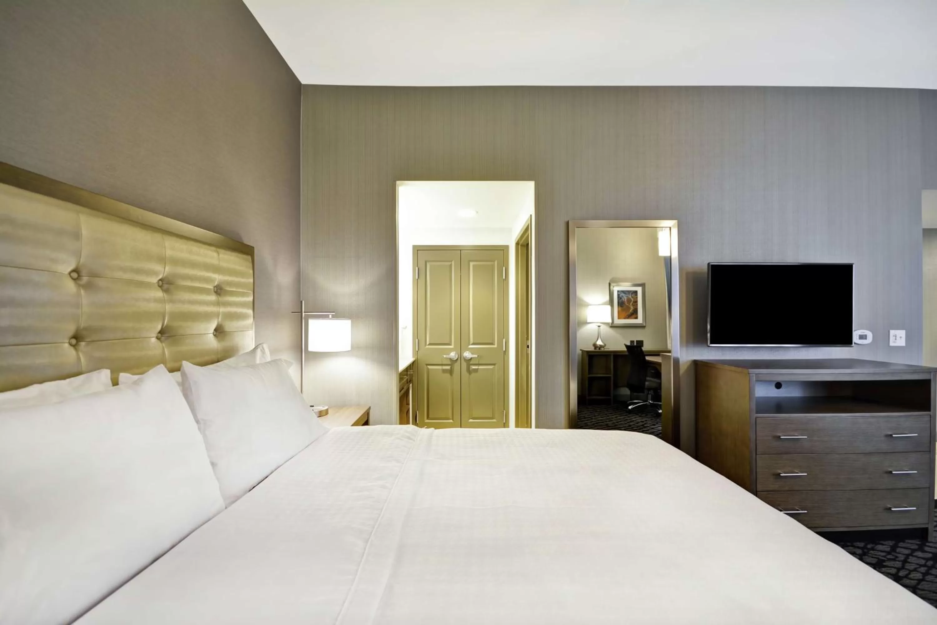 Bedroom, Bed in Homewood Suites By Hilton Warren Detroit