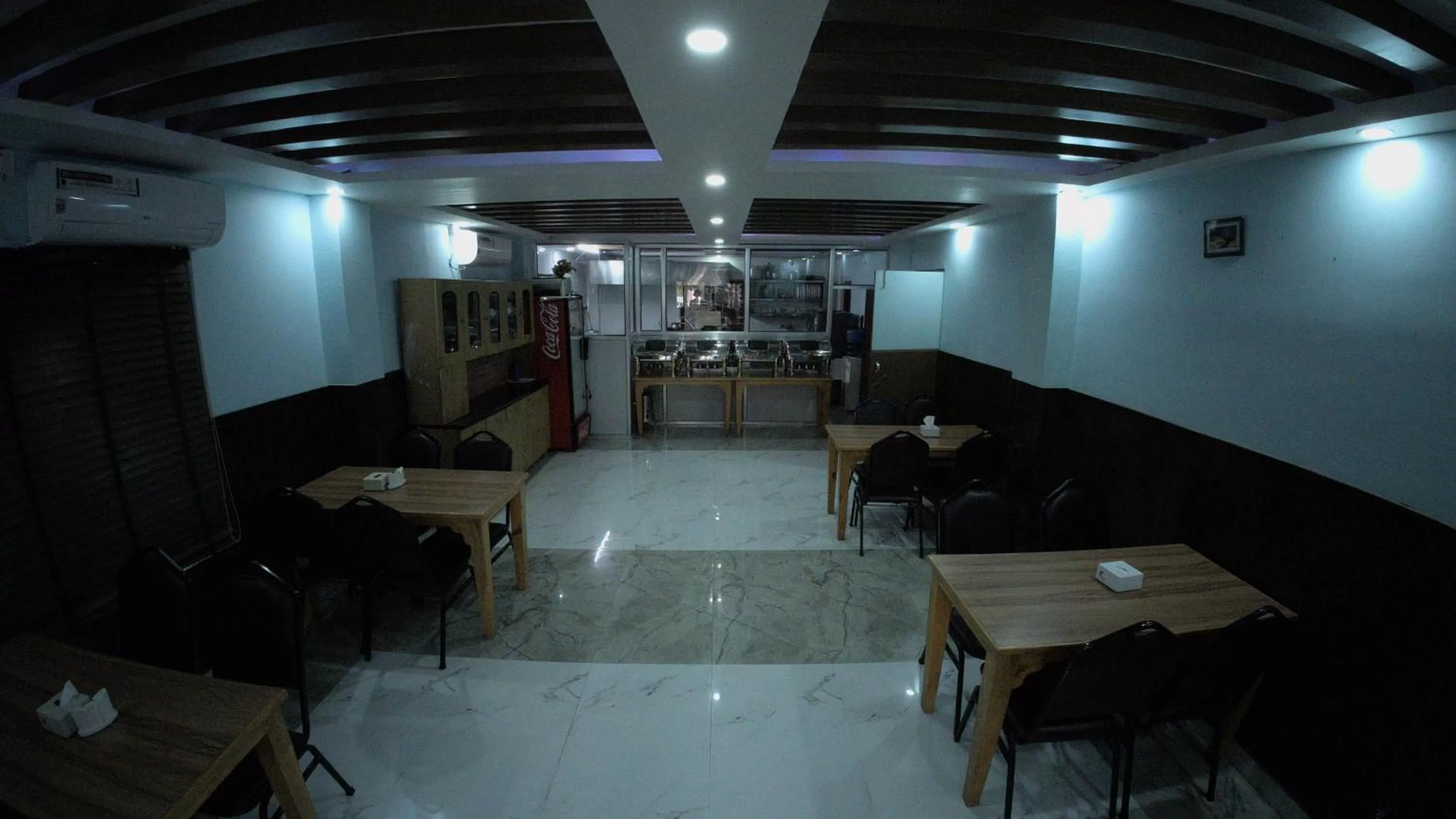 Restaurant/places to eat in The North Face Inn