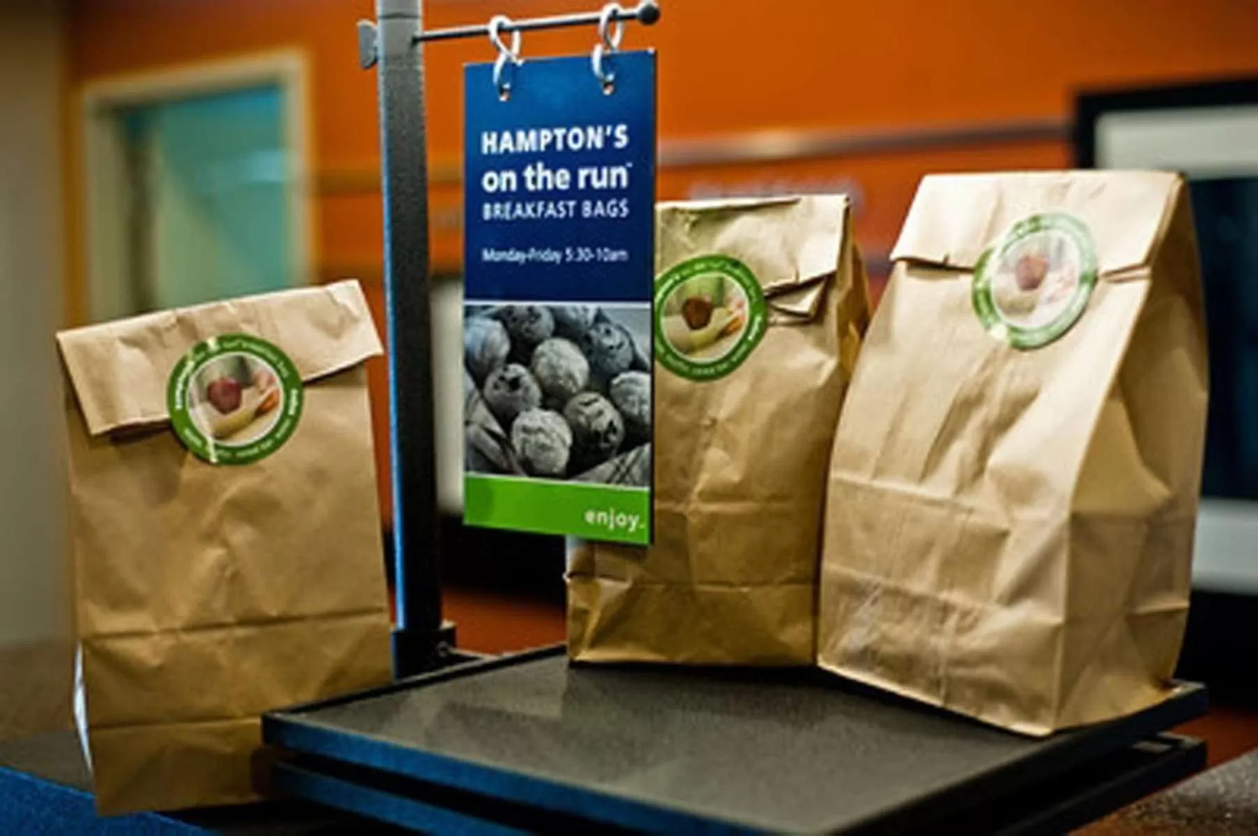 Dining area in Hampton Inn & Suites Denison