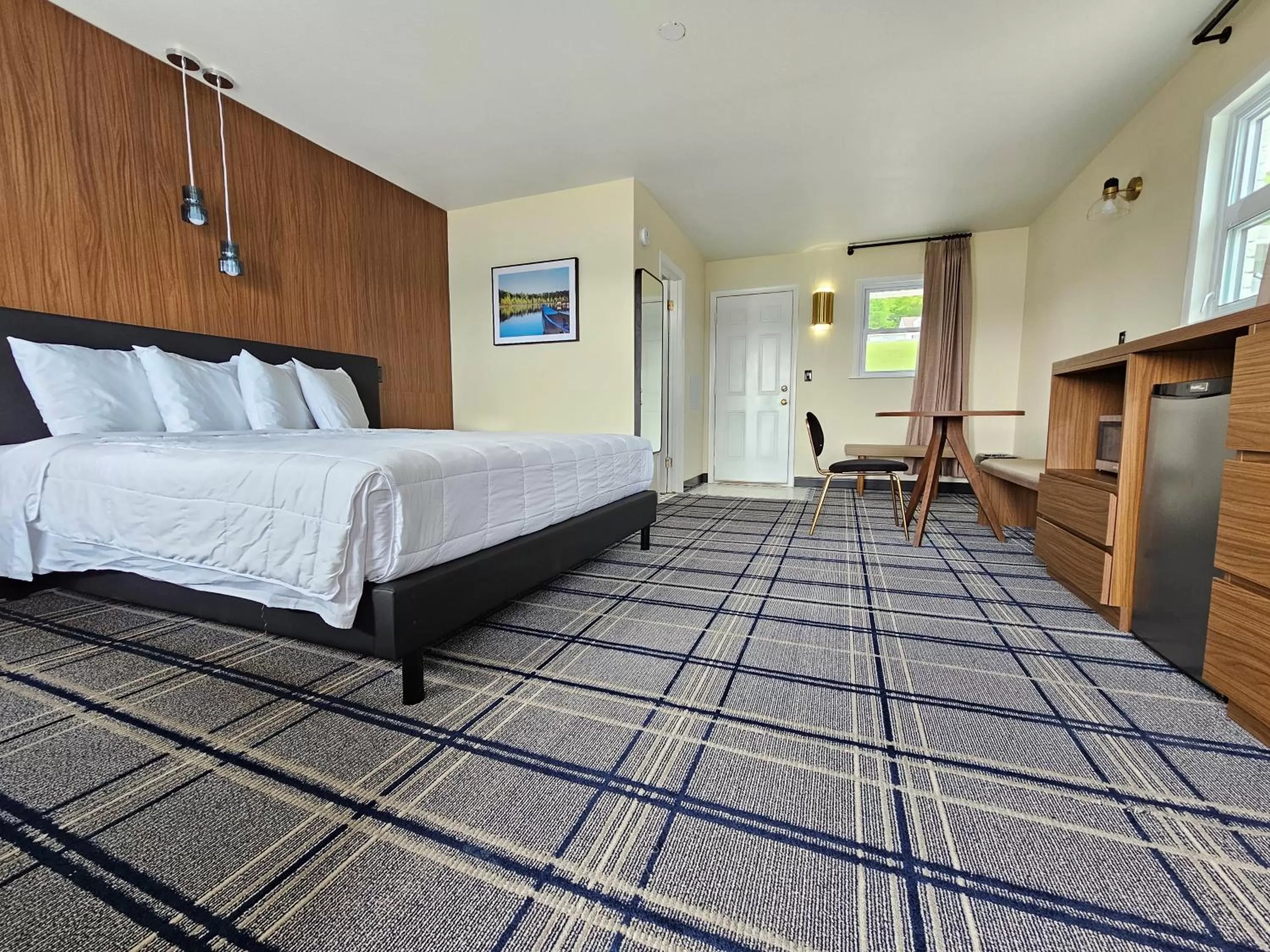 Bedroom in The Hotel Laurel at Seneca