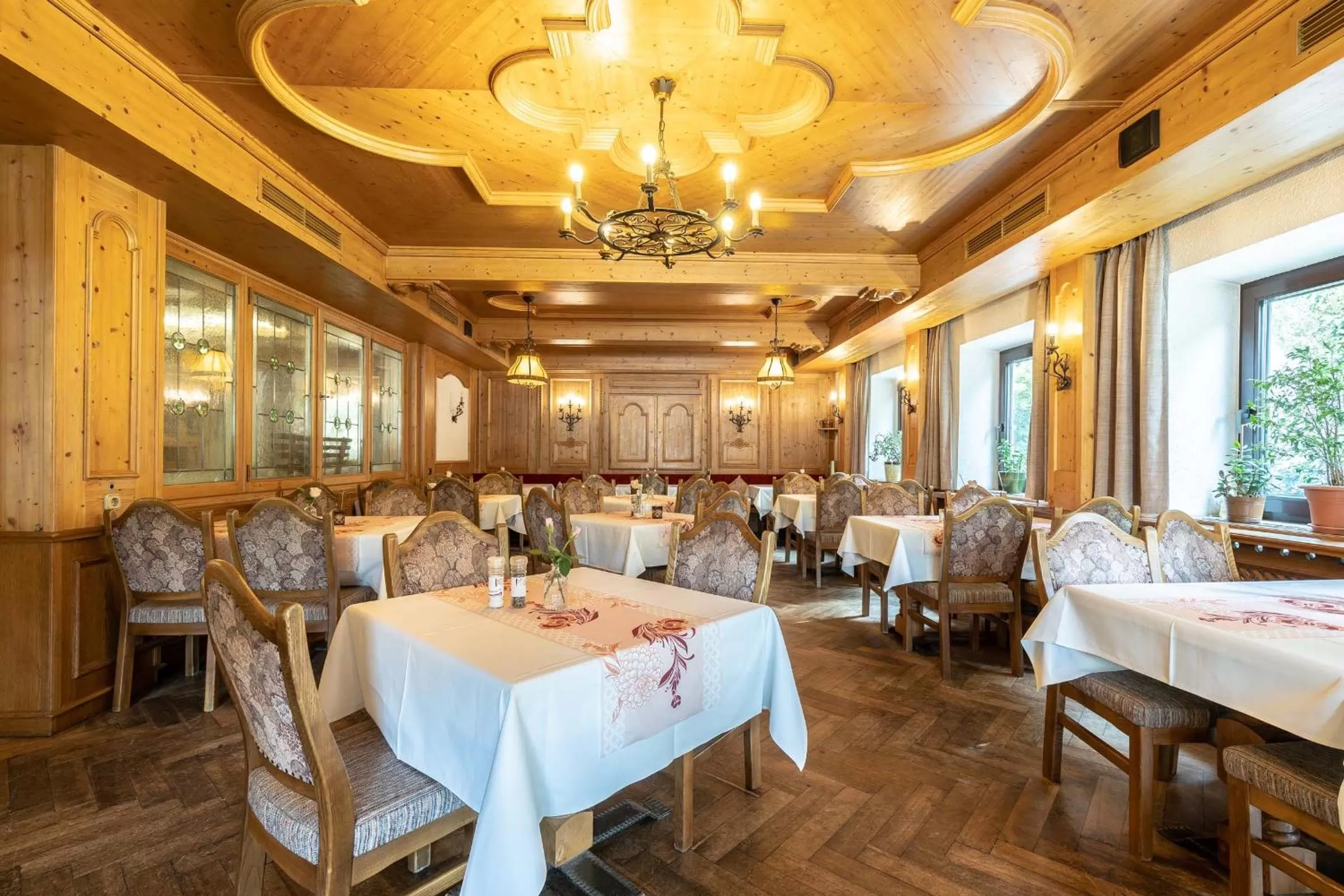 Restaurant/Places to Eat in Hotel-Gasthof Zum Dragoner