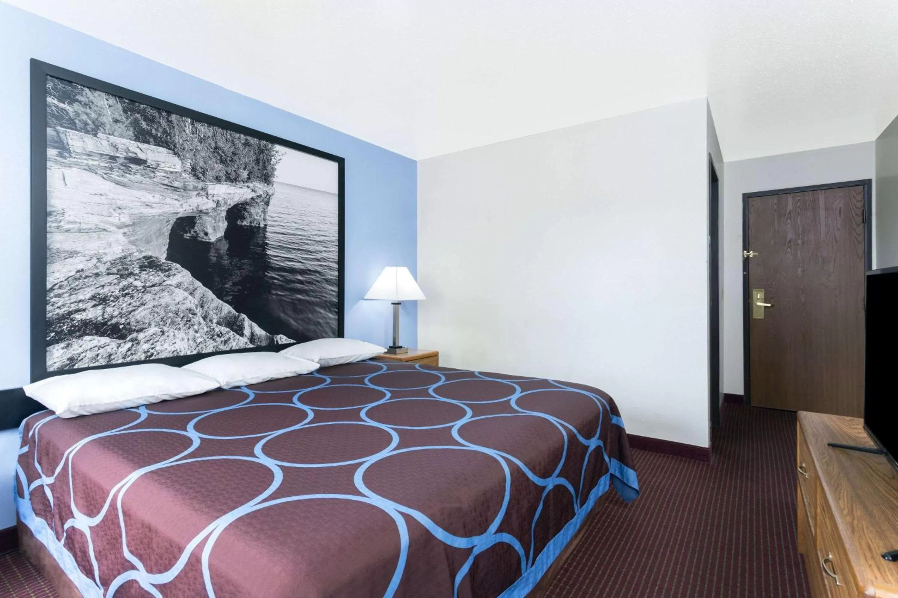 Photo of the whole room, Bed in Super 8 by Wyndham Wisconsin Dells