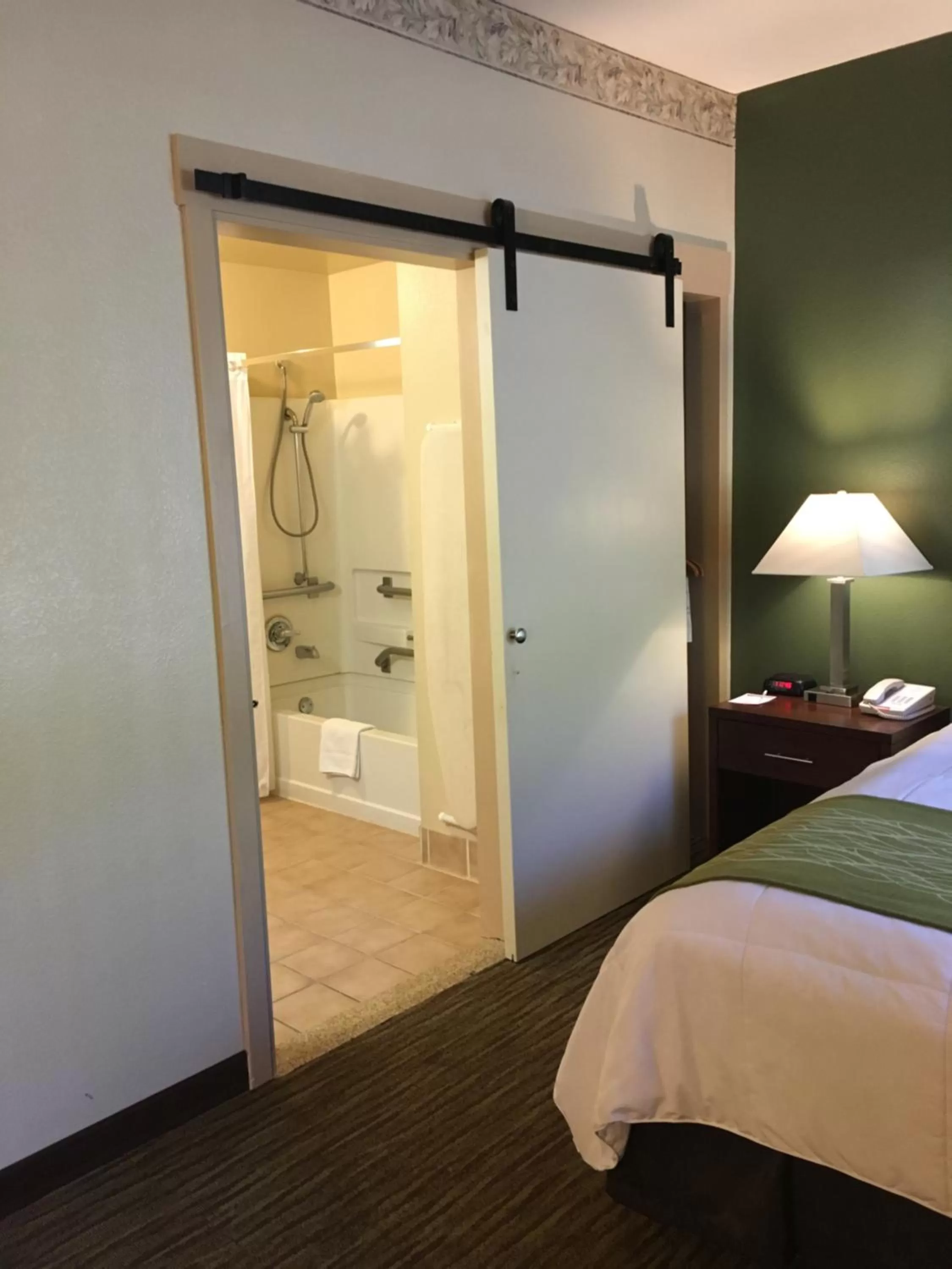 Bed in Hawthorn Suites by Wyndham Rancho Cordova/Folsom