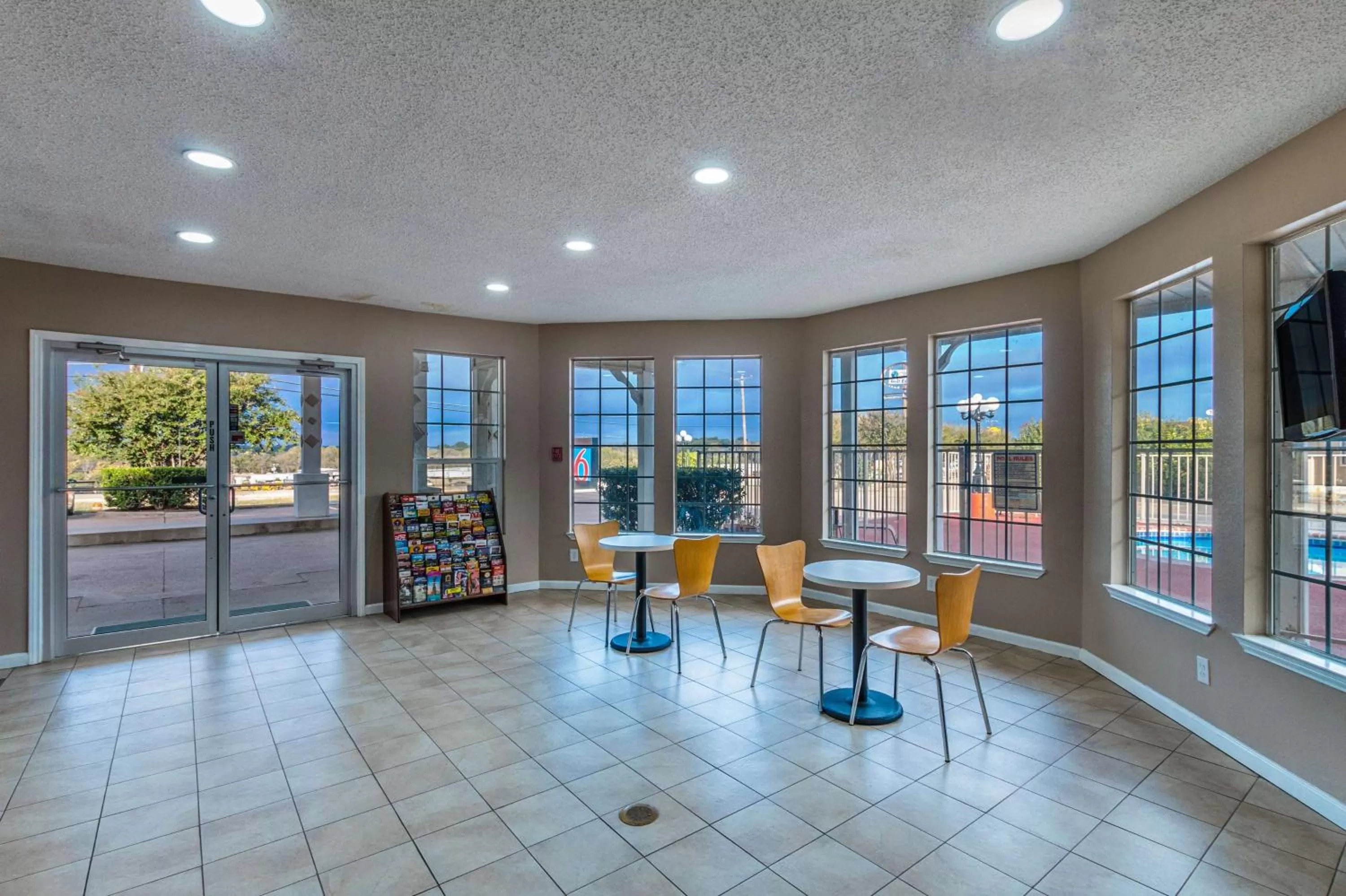 Communal lounge/ TV room in Motel 6-Waxahachie, TX