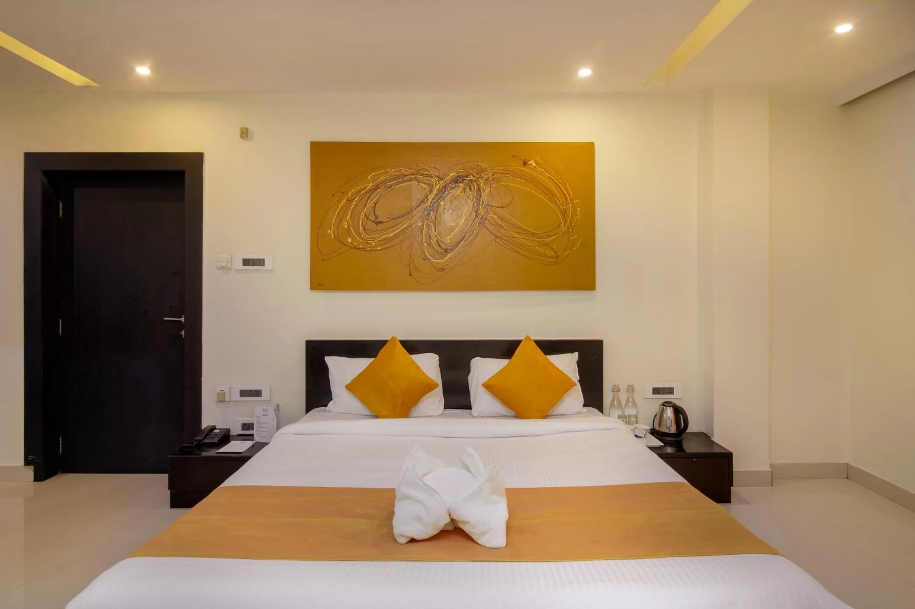 Bed in Muscatel Yavachi - 400 Mts from MG Marg