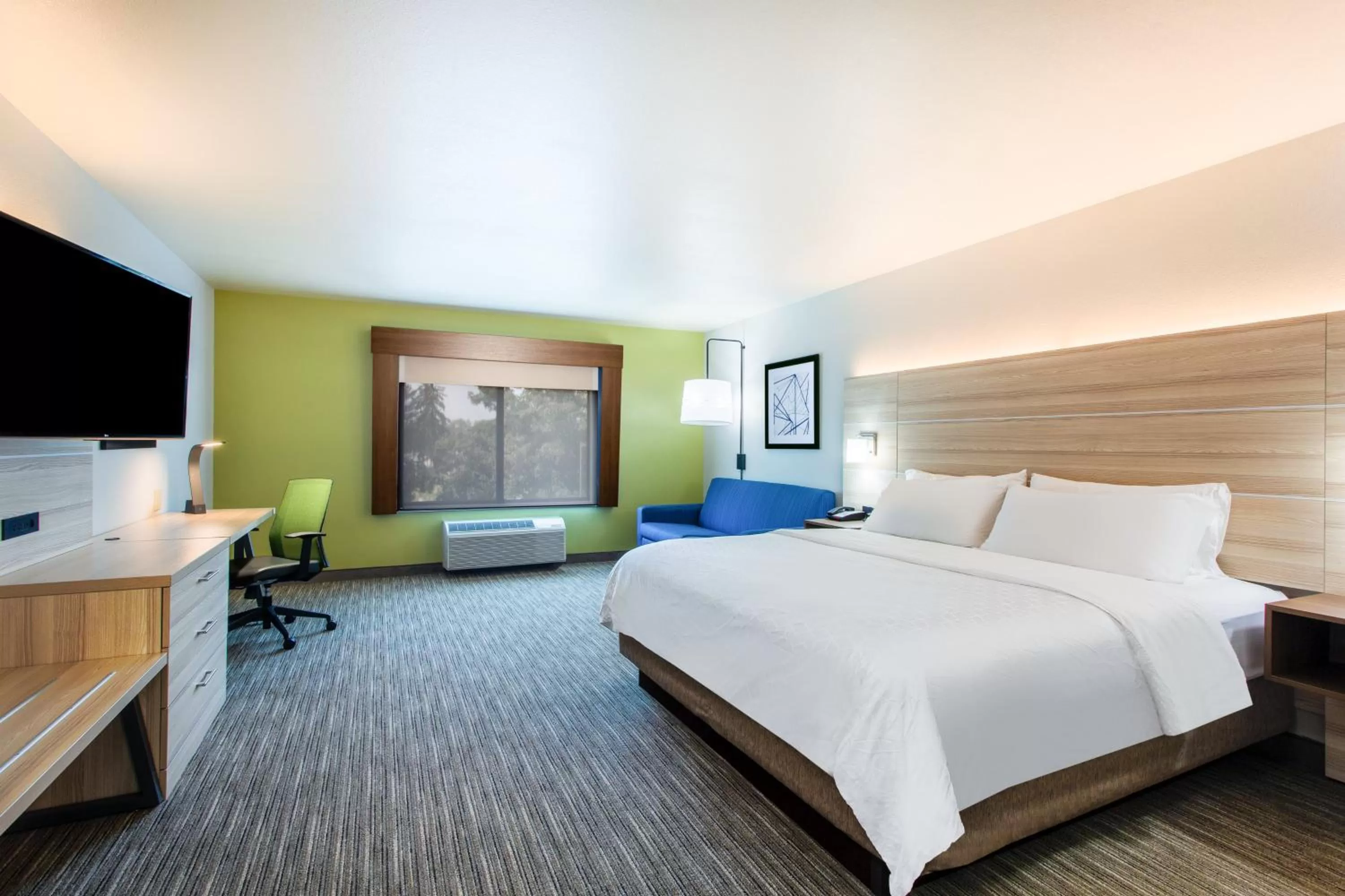 Bedroom, Bed in Holiday Inn Express Hotel & Suites Lewisburg by IHG