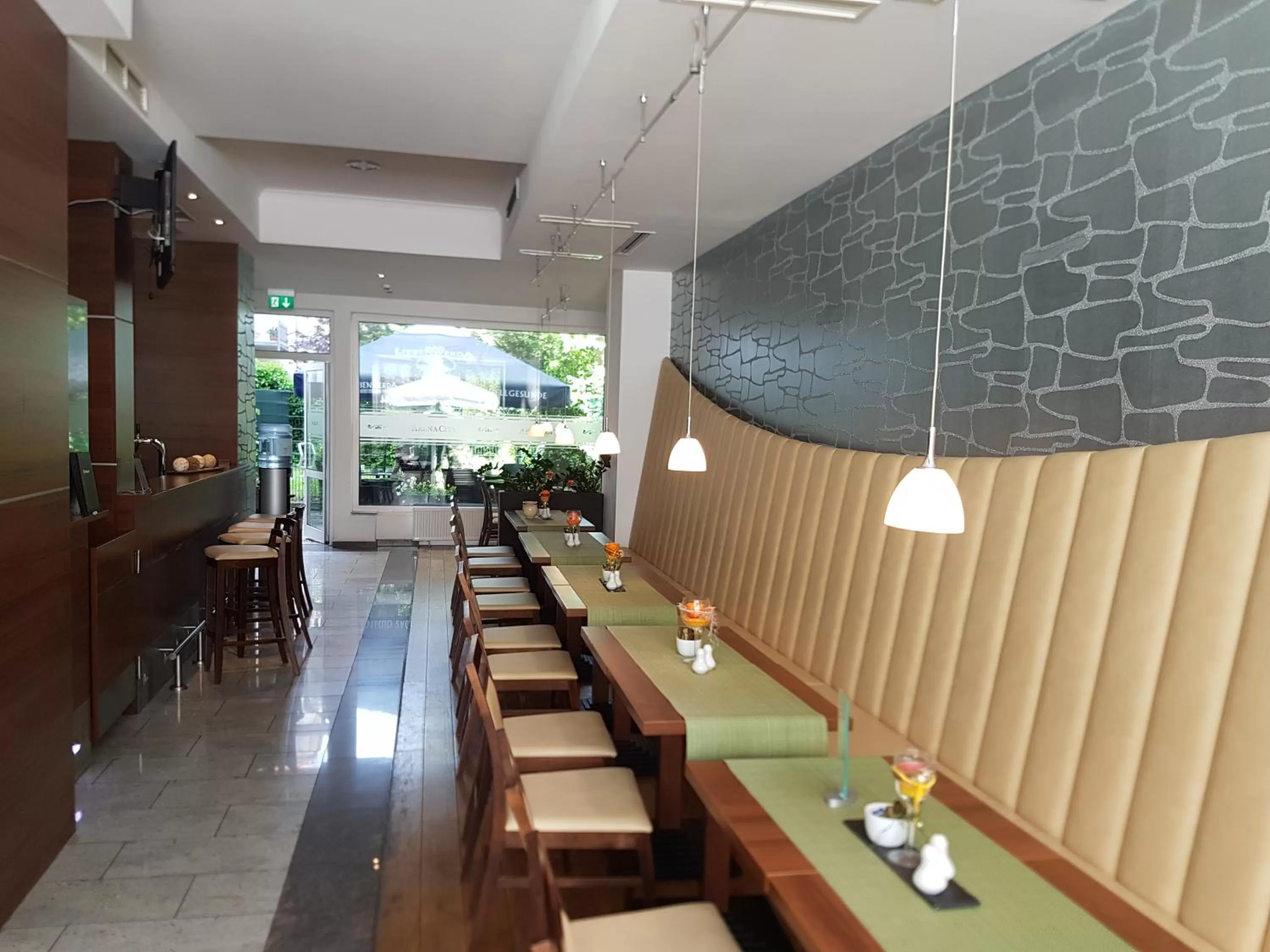 Restaurant/places to eat in Hotel Arena City