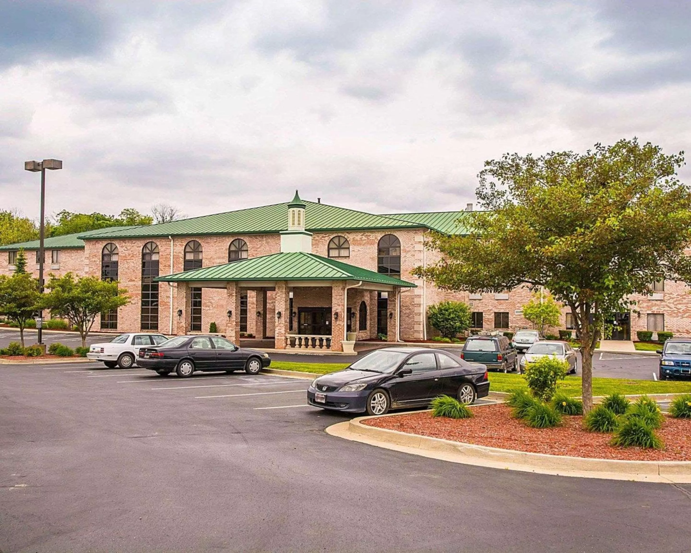 Property building in Quality Inn & Suites Cincinnati I-275