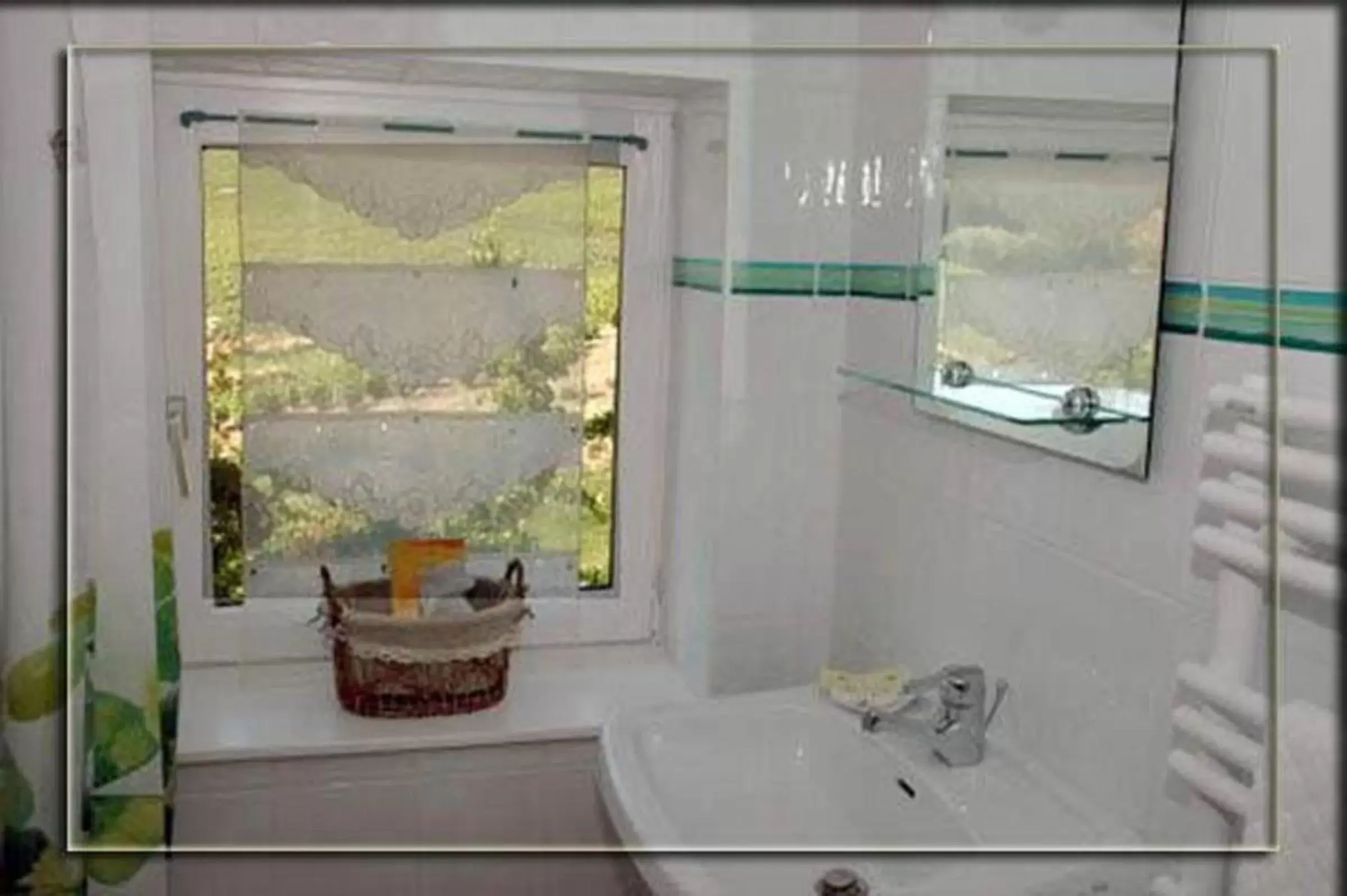 Double Room with Private External Bathroom in La Croix de Saburin Double Room with Private External Bathroom in La Croix de Saburin