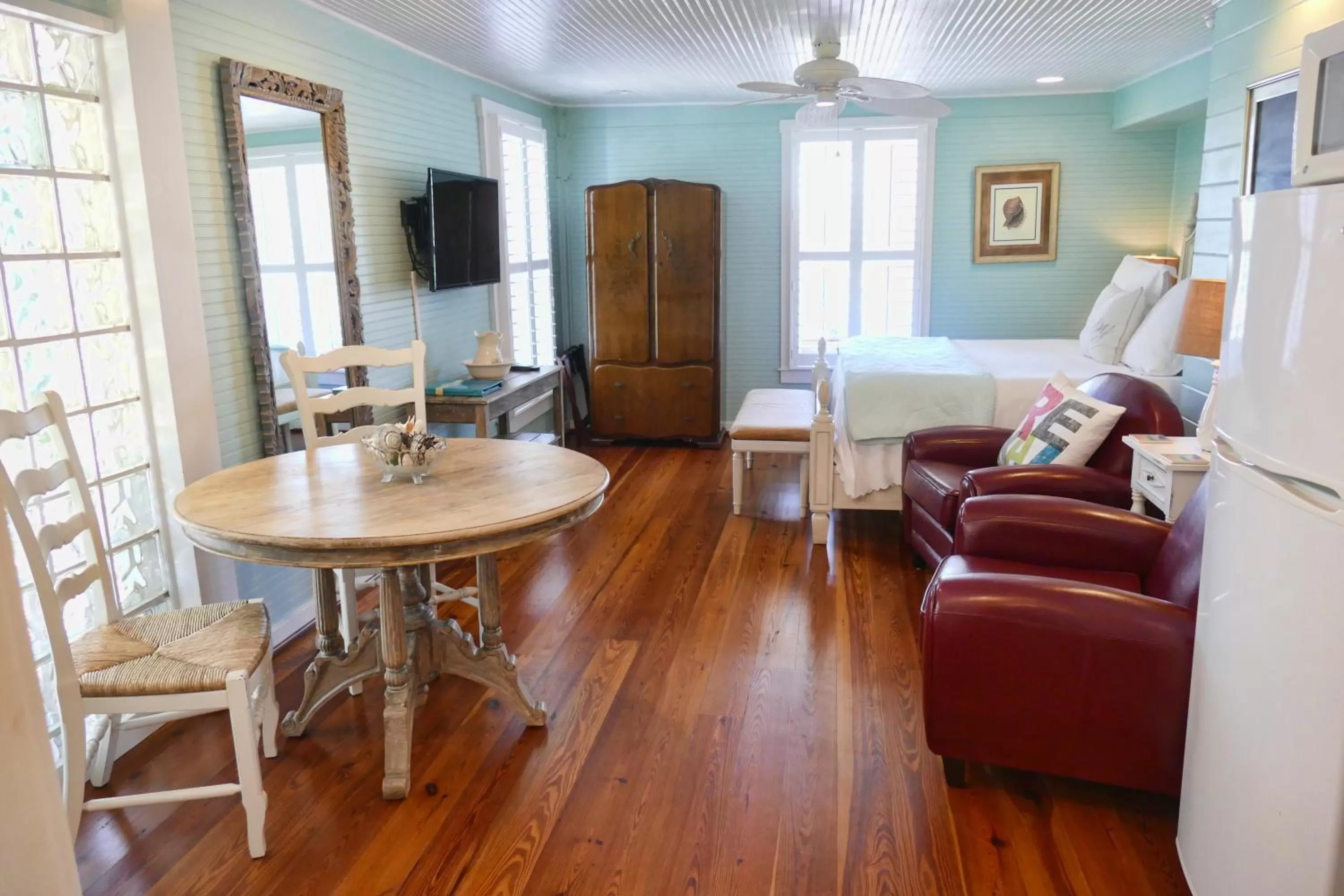 Photo of the whole room in Beachview Inn and Spa