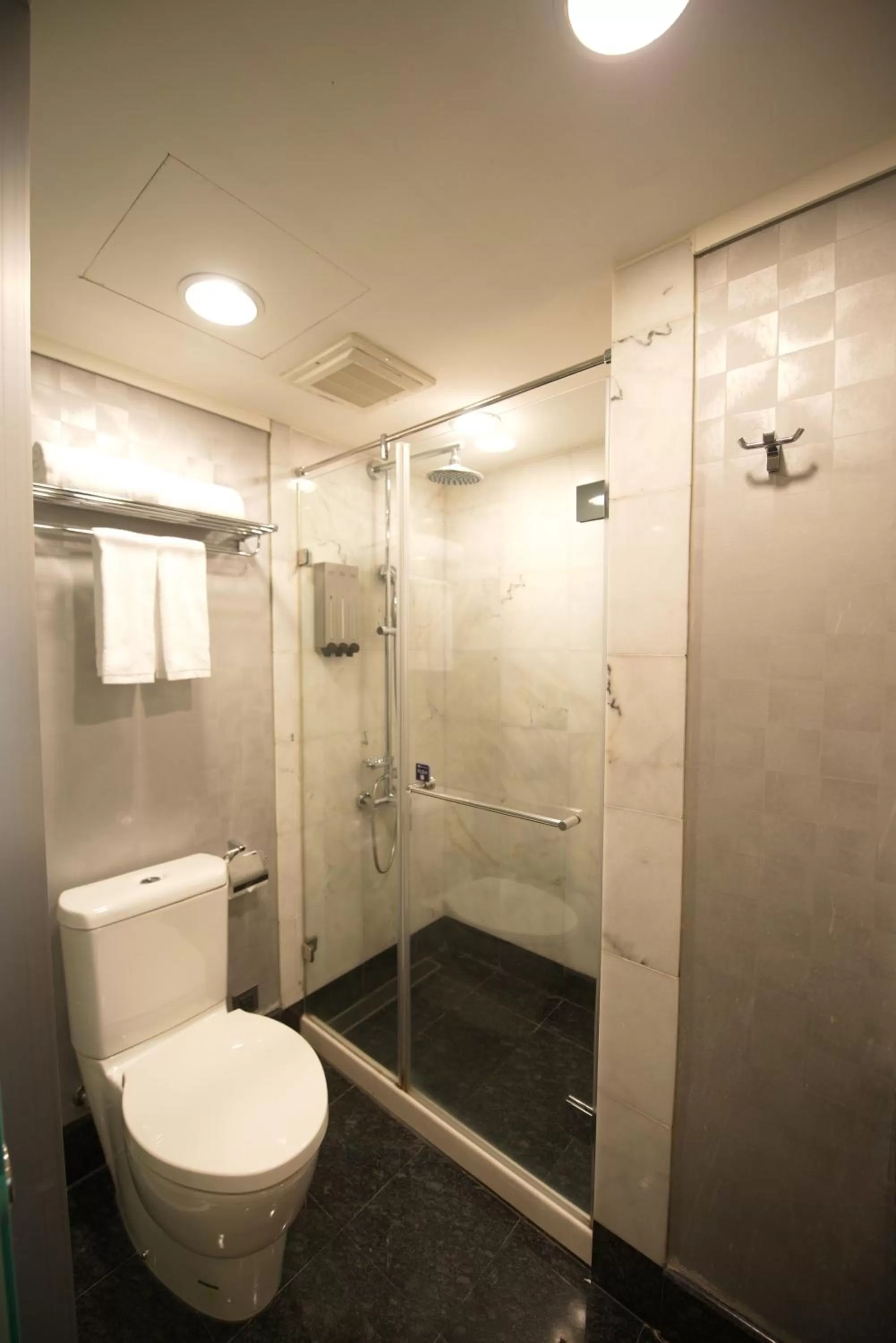 Bathroom in Ximen Airline Hotel