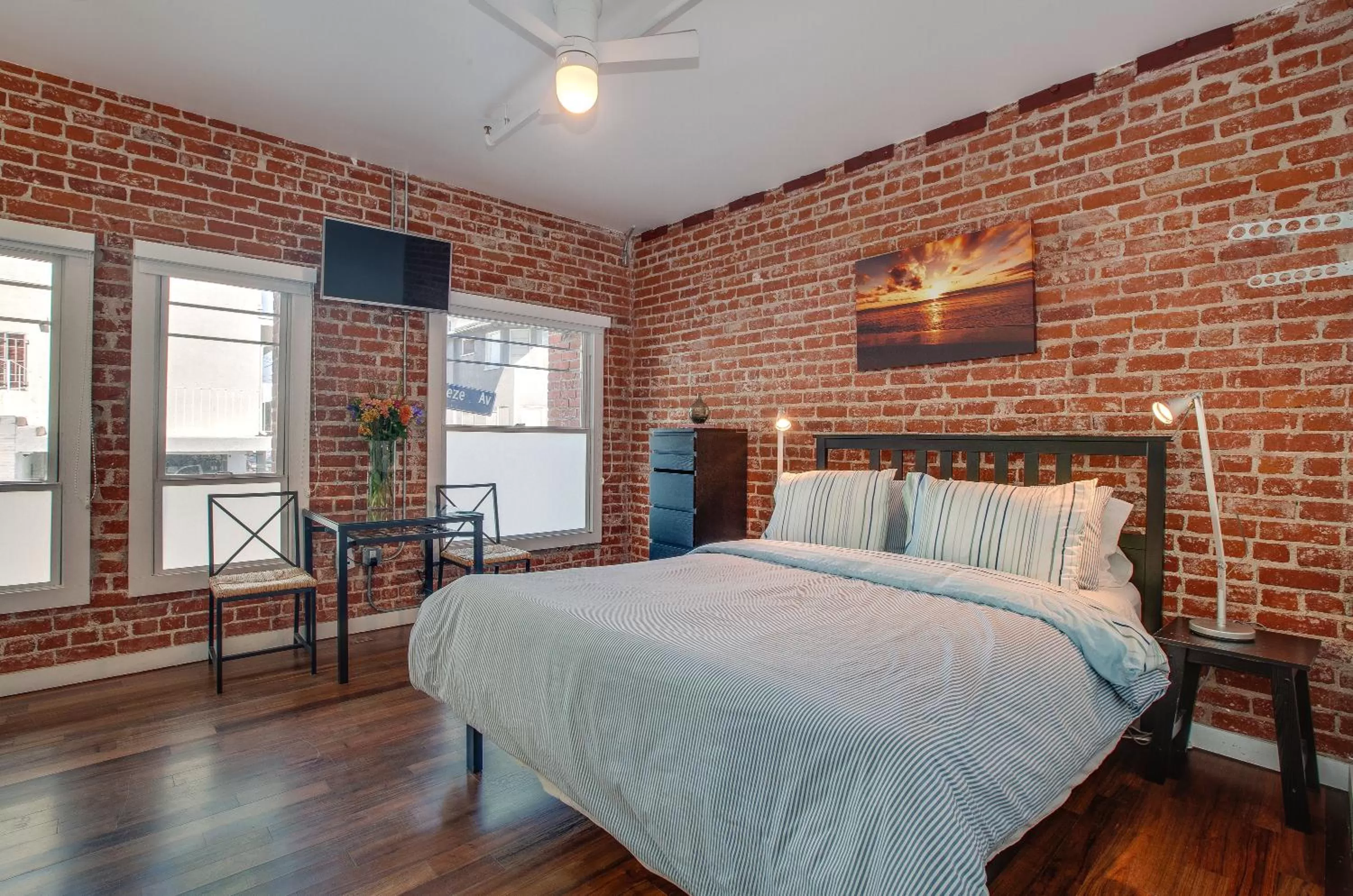 Bed in Venice Breeze Suites