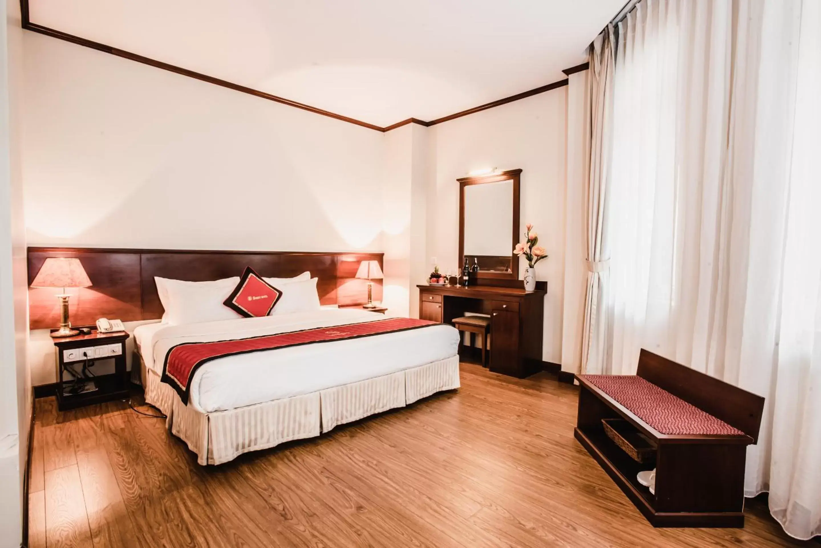 Suite with Lake View in HANZ Sunny 2 Hotel Hanoi Suite with Lake View in HANZ Sunny 2 Hotel Hanoi