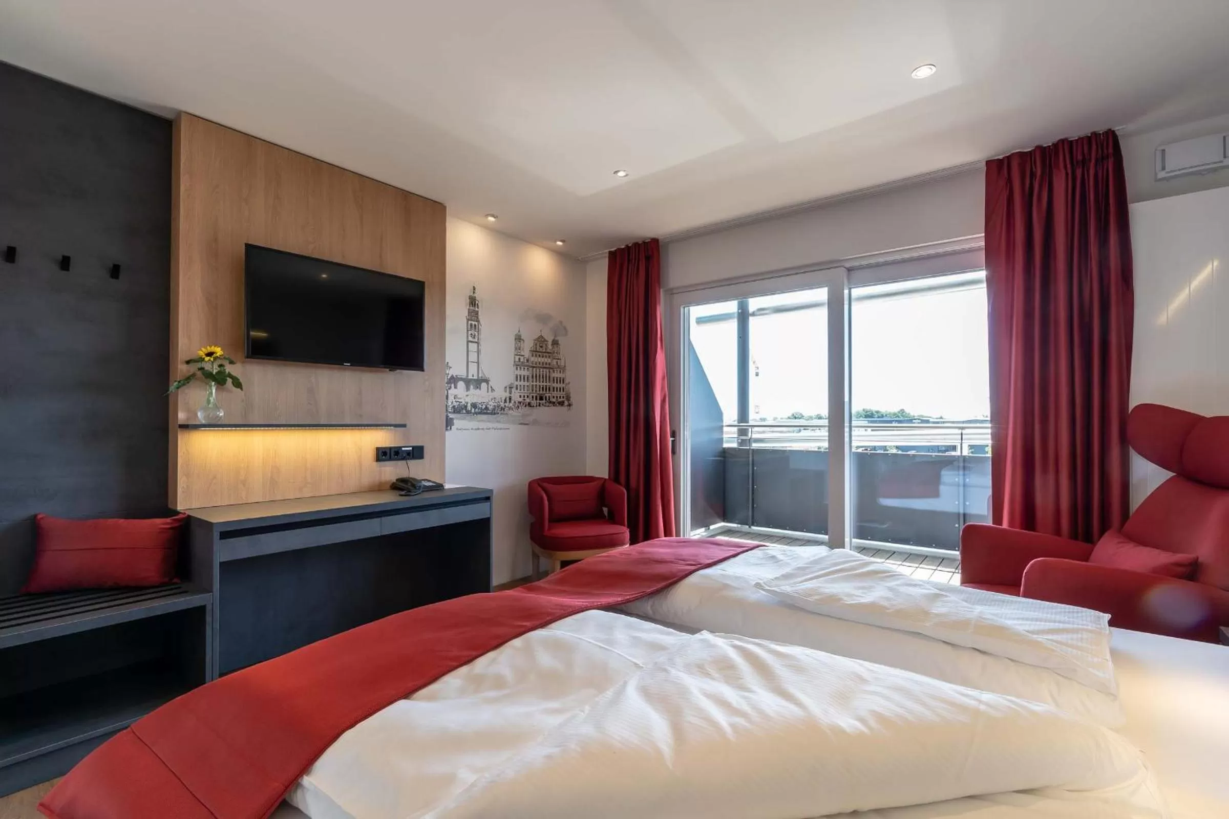 TV and multimedia, Bed in Augsburg Hotel Sonnenhof