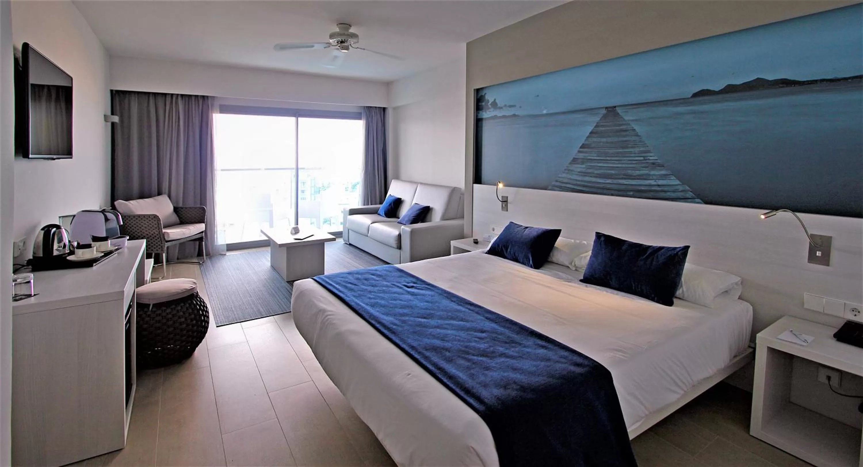 Photo of the whole room, Bed in BG Tonga Tower