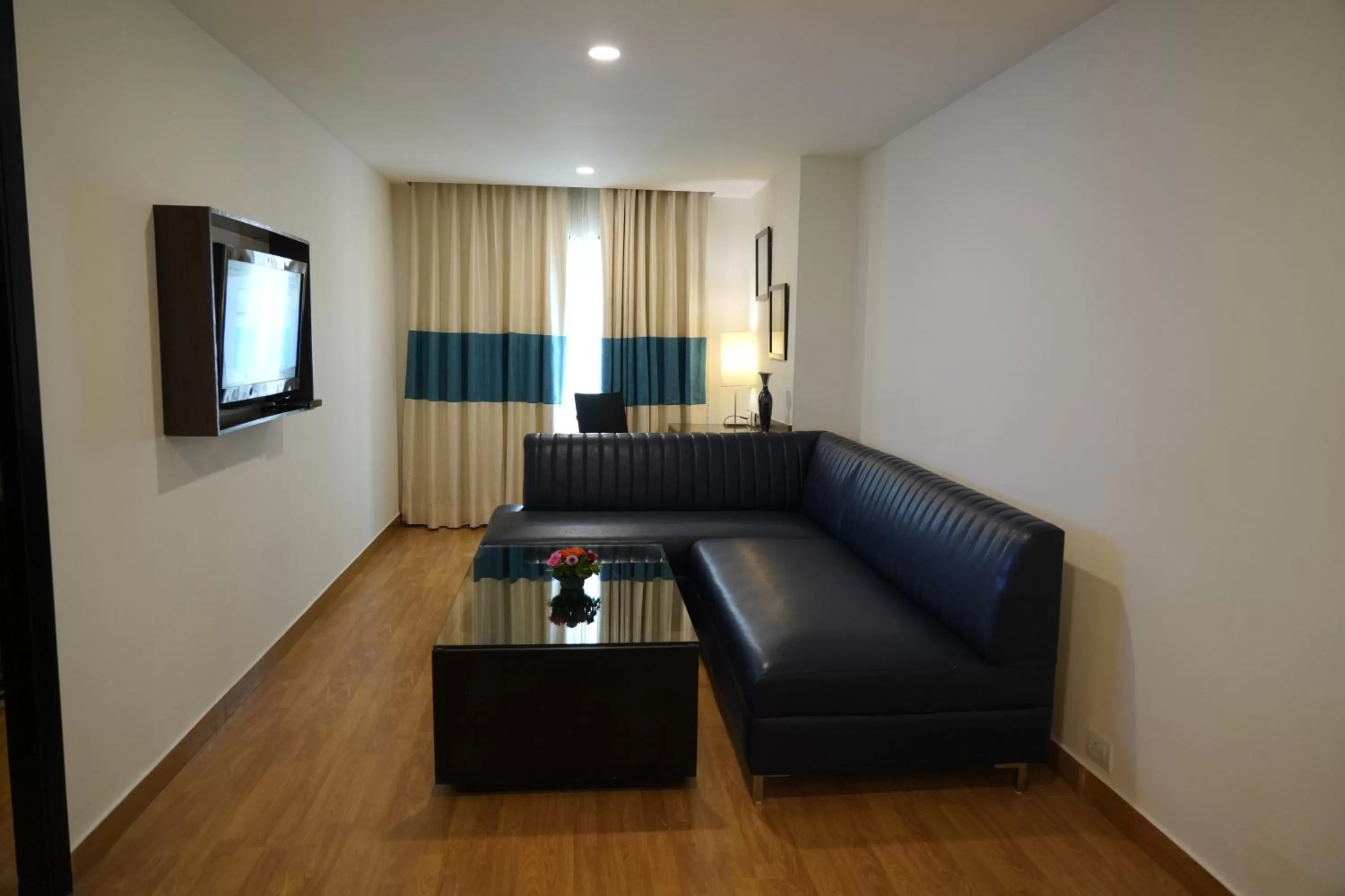 Living room in Four Points by Sheraton Vadodara